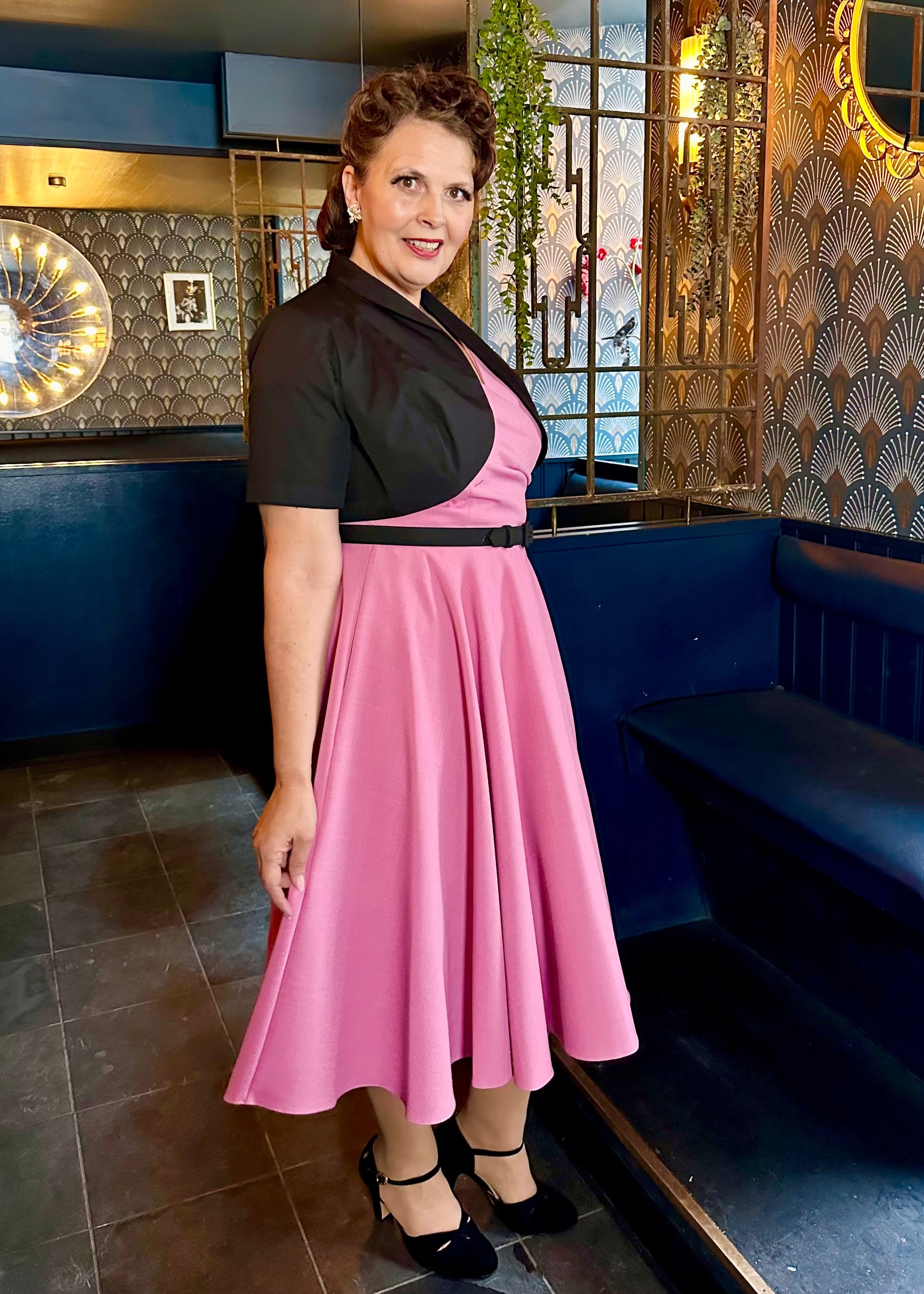1950'er Hourglass swingkjole i rose pink swing kjole Pretty Dress Company