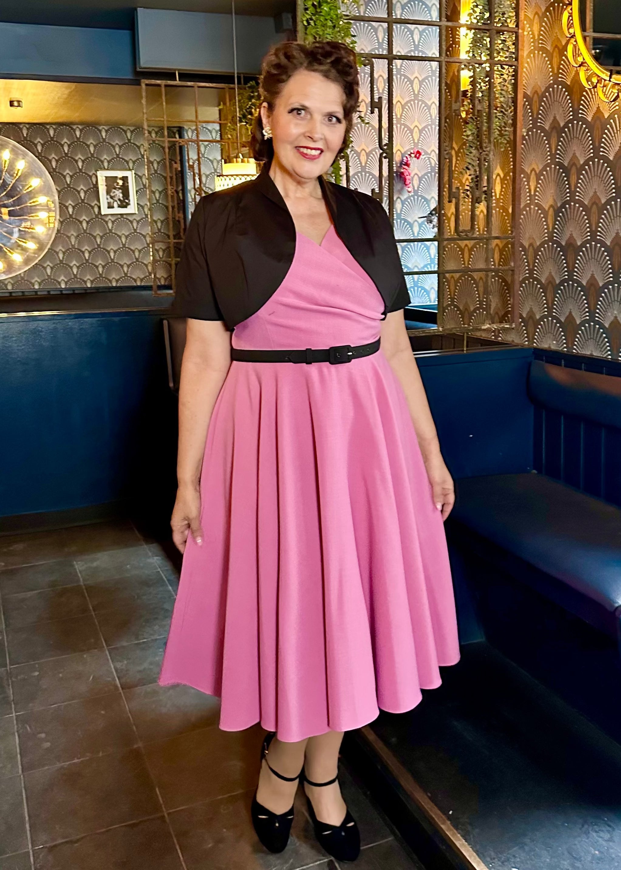 1950'er Hourglass swingkjole i rose pink swing kjole Pretty Dress Company