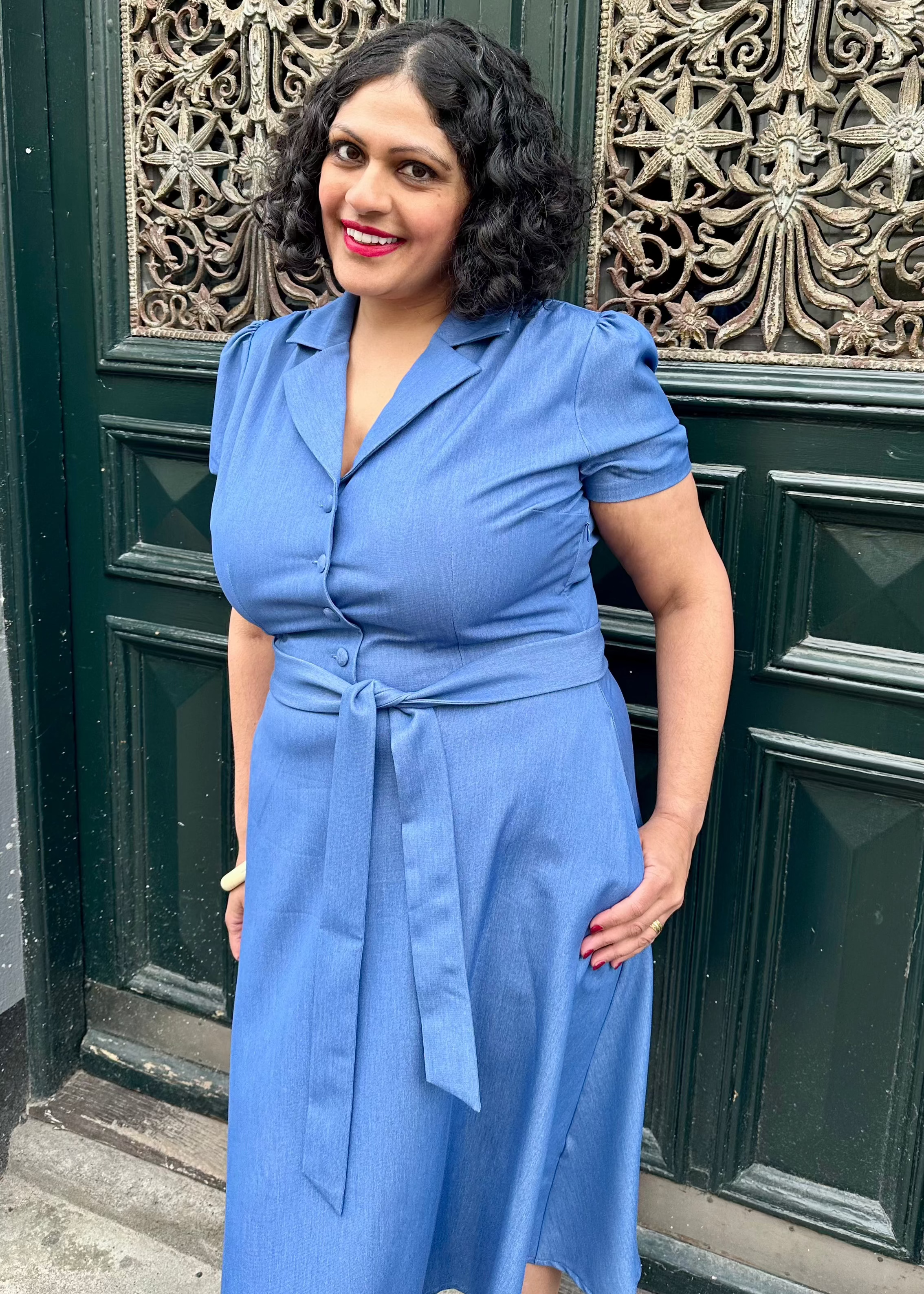 Betty kortærmet skjortekjole i denimblå Kjoler Daisy Dapper