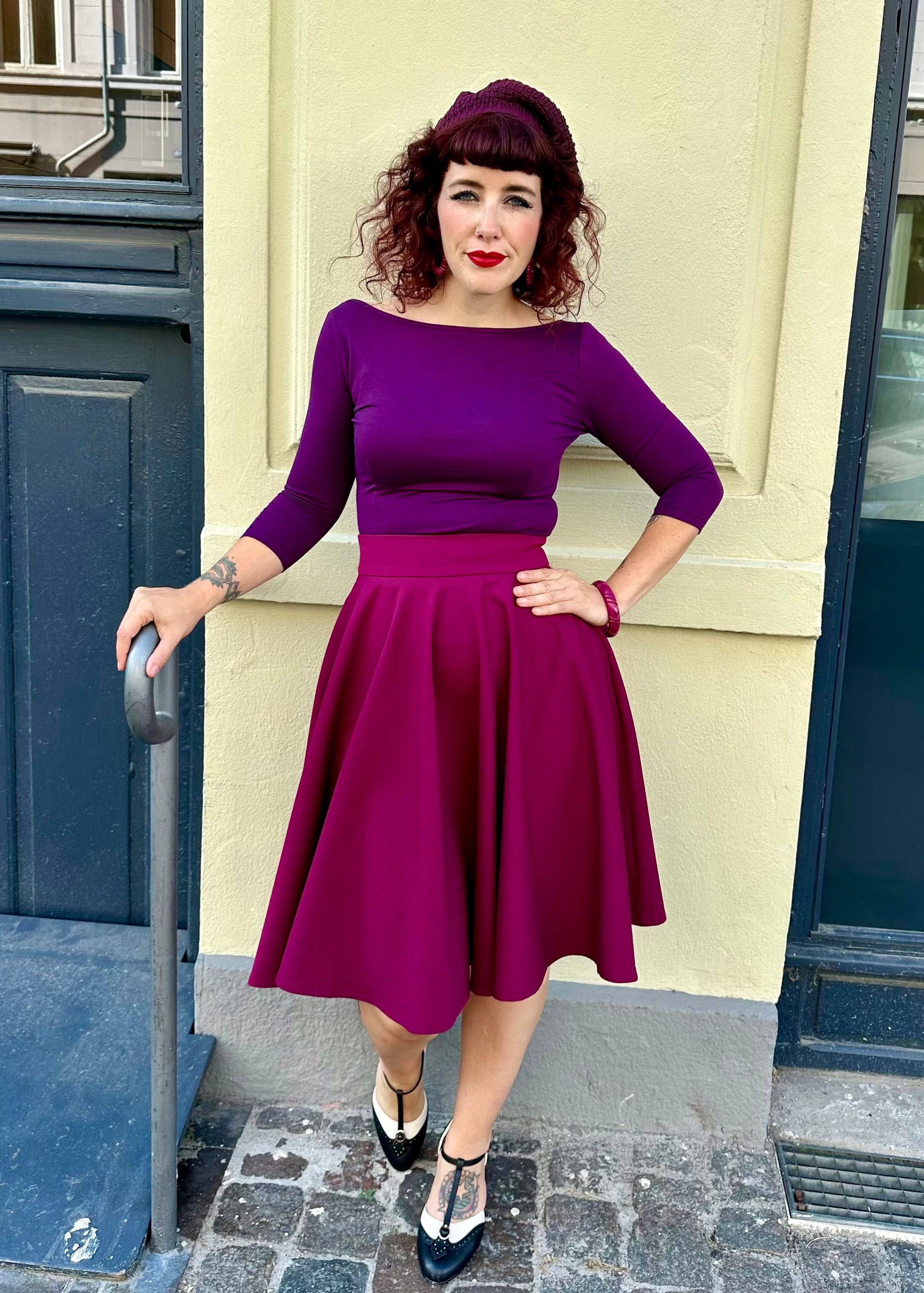 Boatneck vendbar top i aubergine deluxe bluse Daisy Dapper