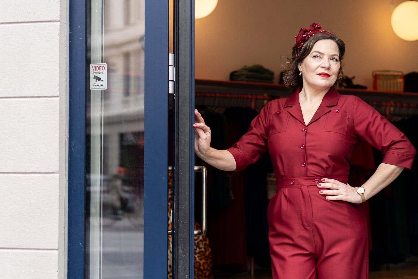 Daisy Dapper: Buksedragt med 3/4 lange ærmer i bordeaux toej Daisy Dapper