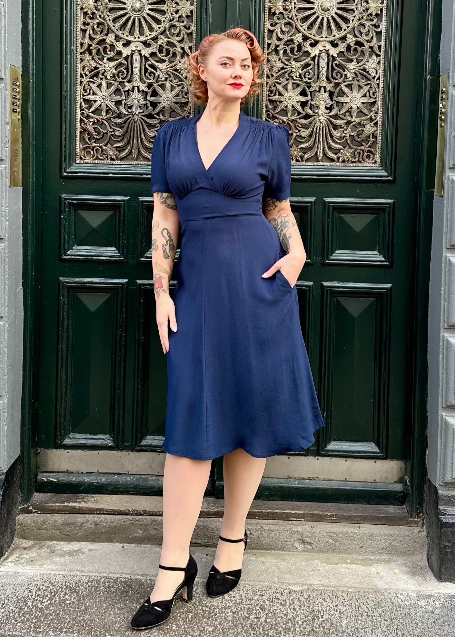Dolores A-line kjole i navy aline kjole Seamstress Of Bloomsbury