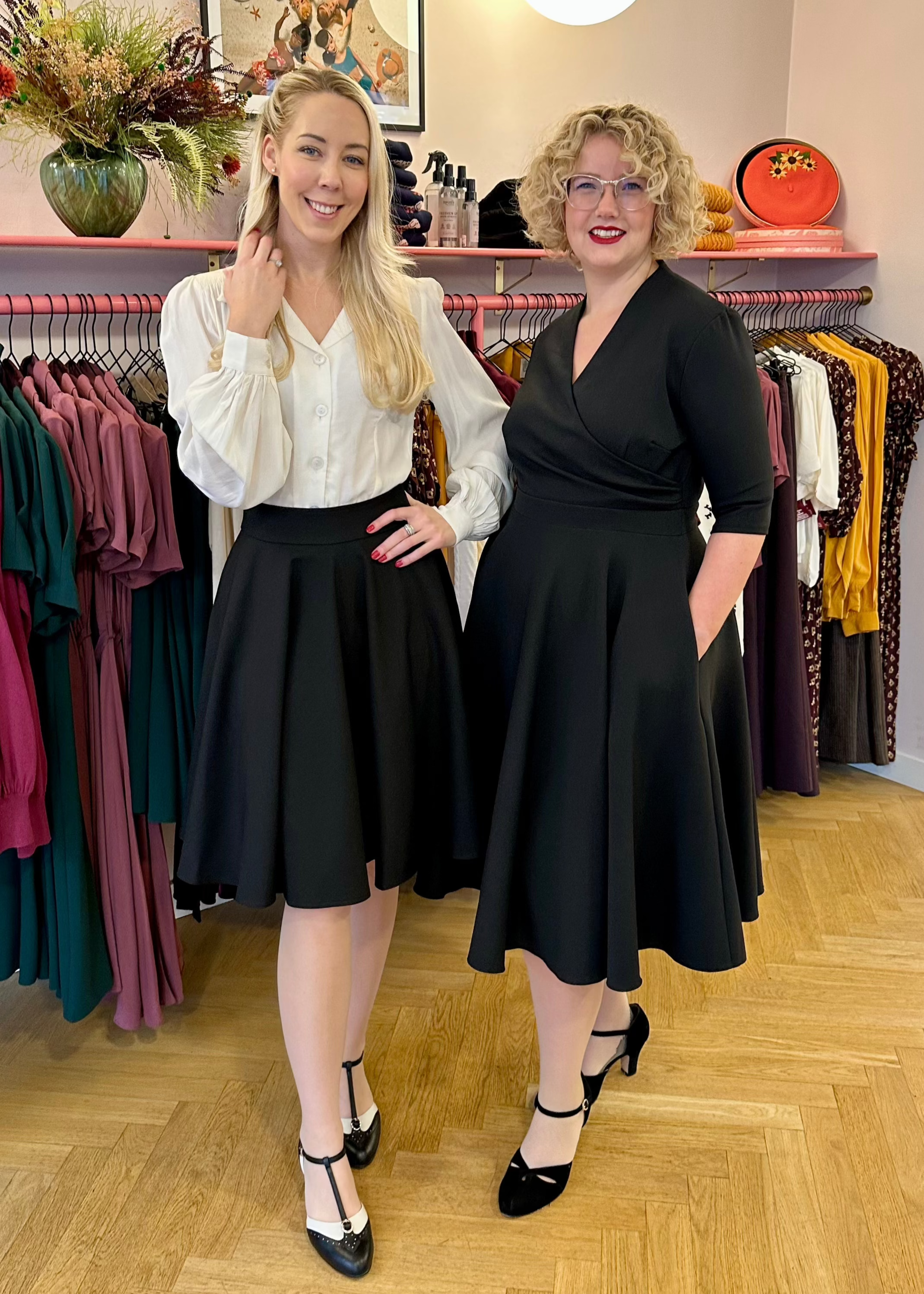 Poppy vintage stils Skjortebluse i creme langærmet skjorte Seamstress Of Bloomsbury
