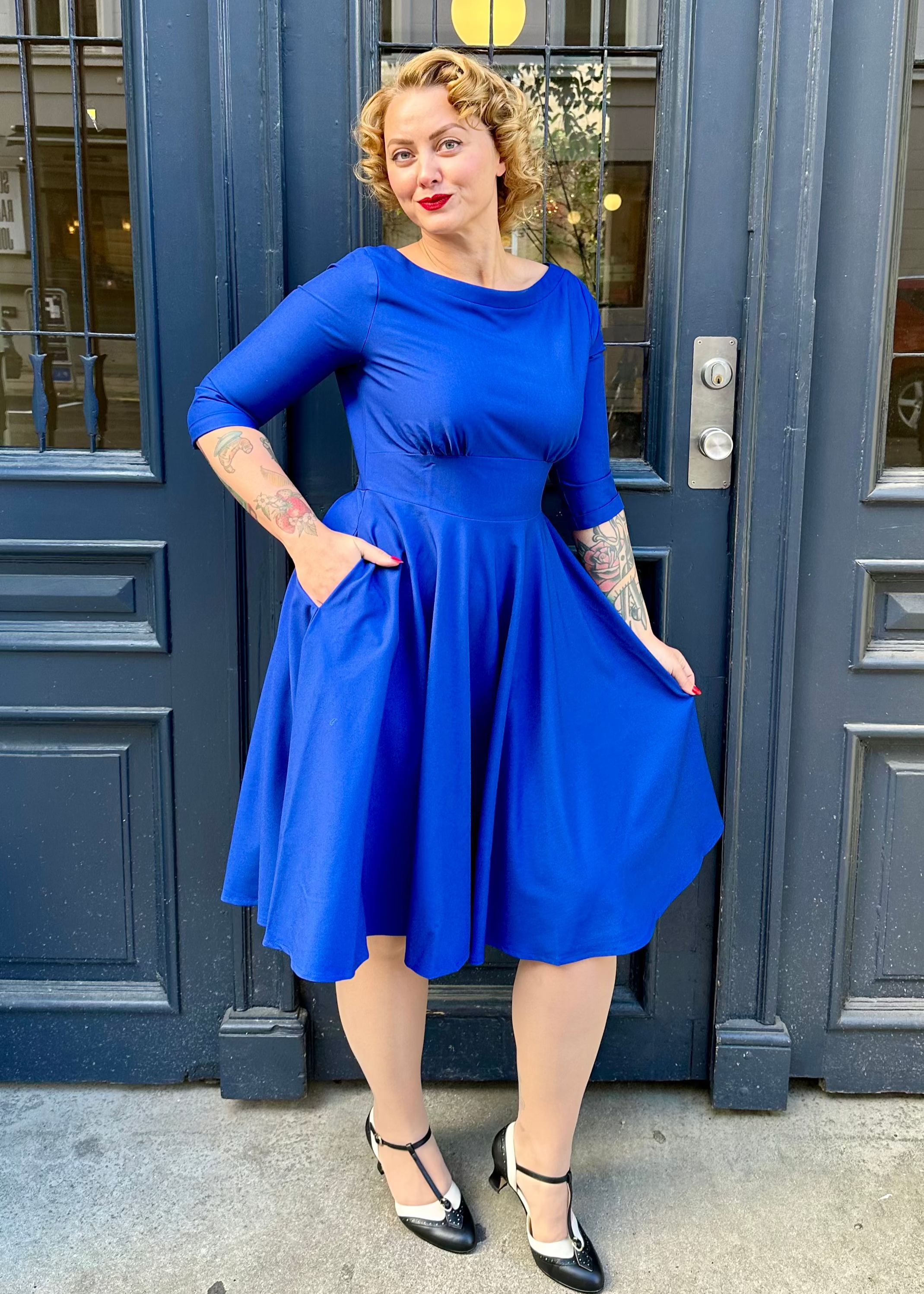 Ruby boatneck swingkjole i kongeblå swing kjole Daisy Dapper