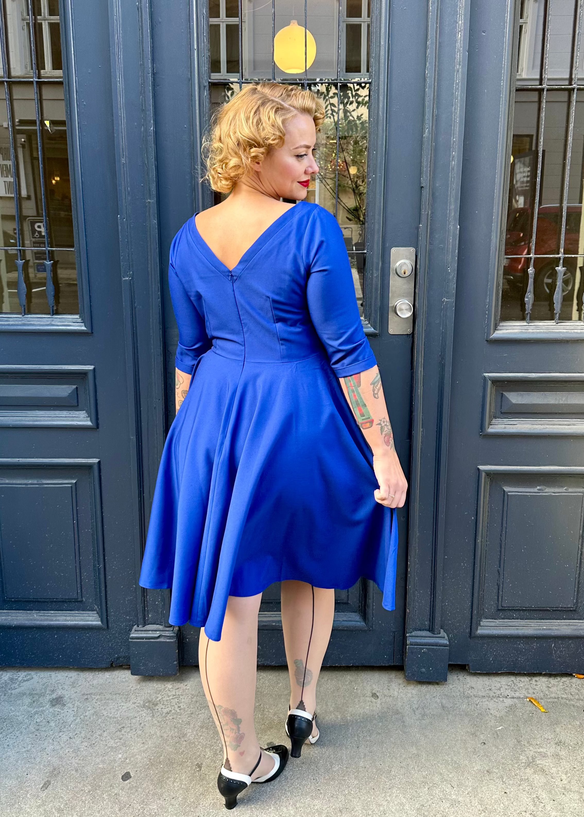 Ruby boatneck swingkjole i kongeblå swing kjole Daisy Dapper