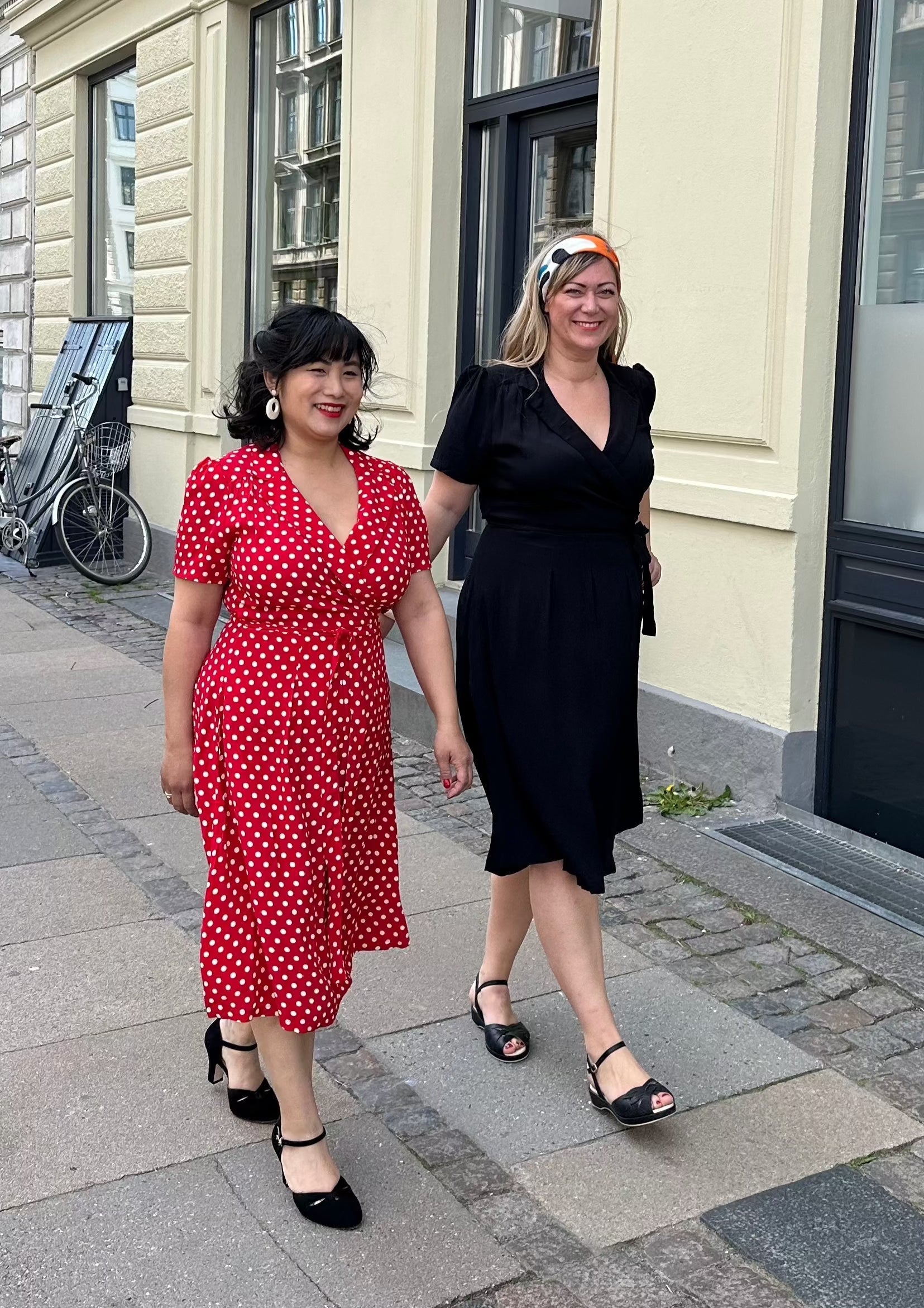 Slåom kjole i rød med prikker toej Seamstress Of Bloomsbury