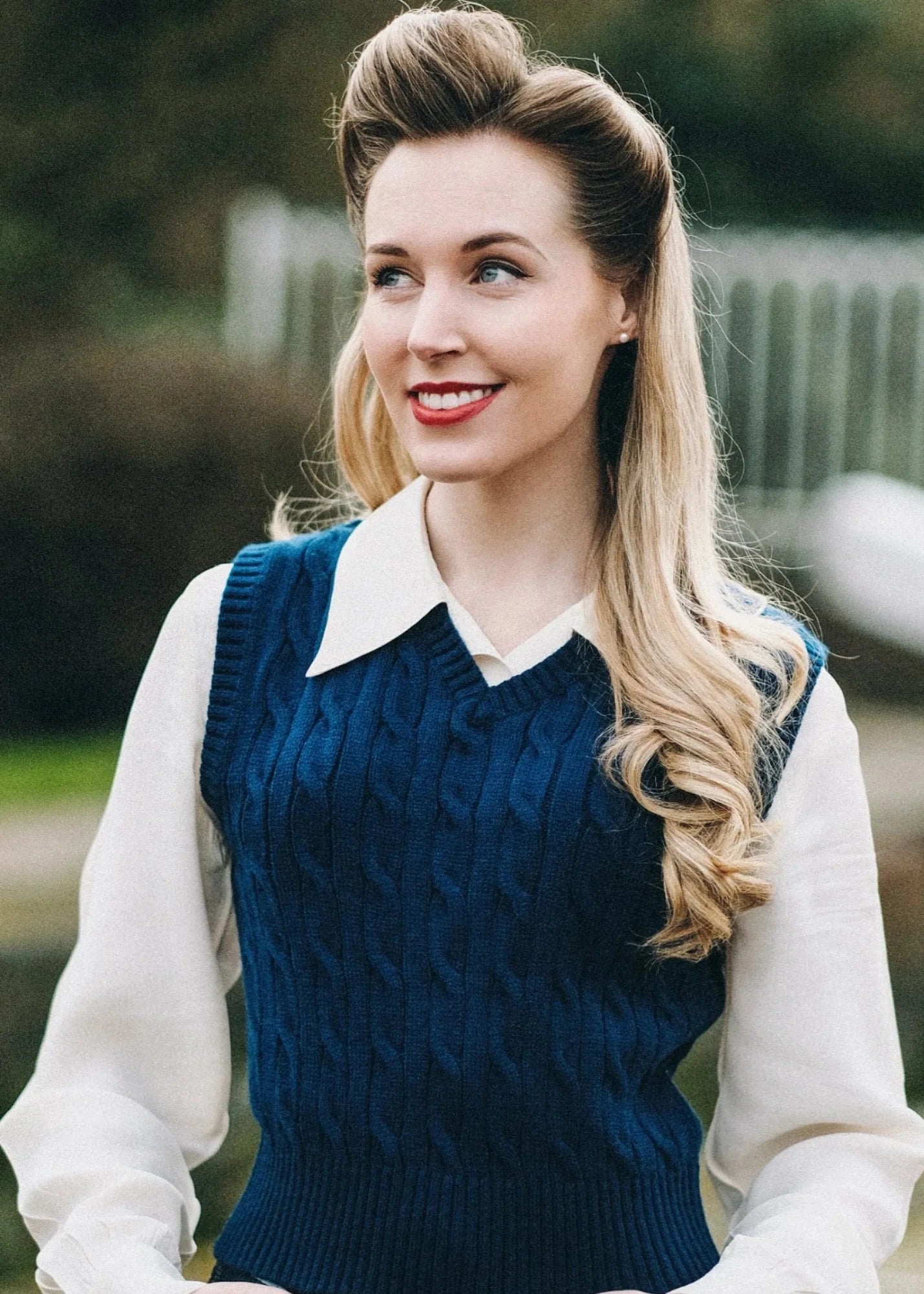 Slipover med snoninger - navy Strik vest Seamstress Of Bloomsbury