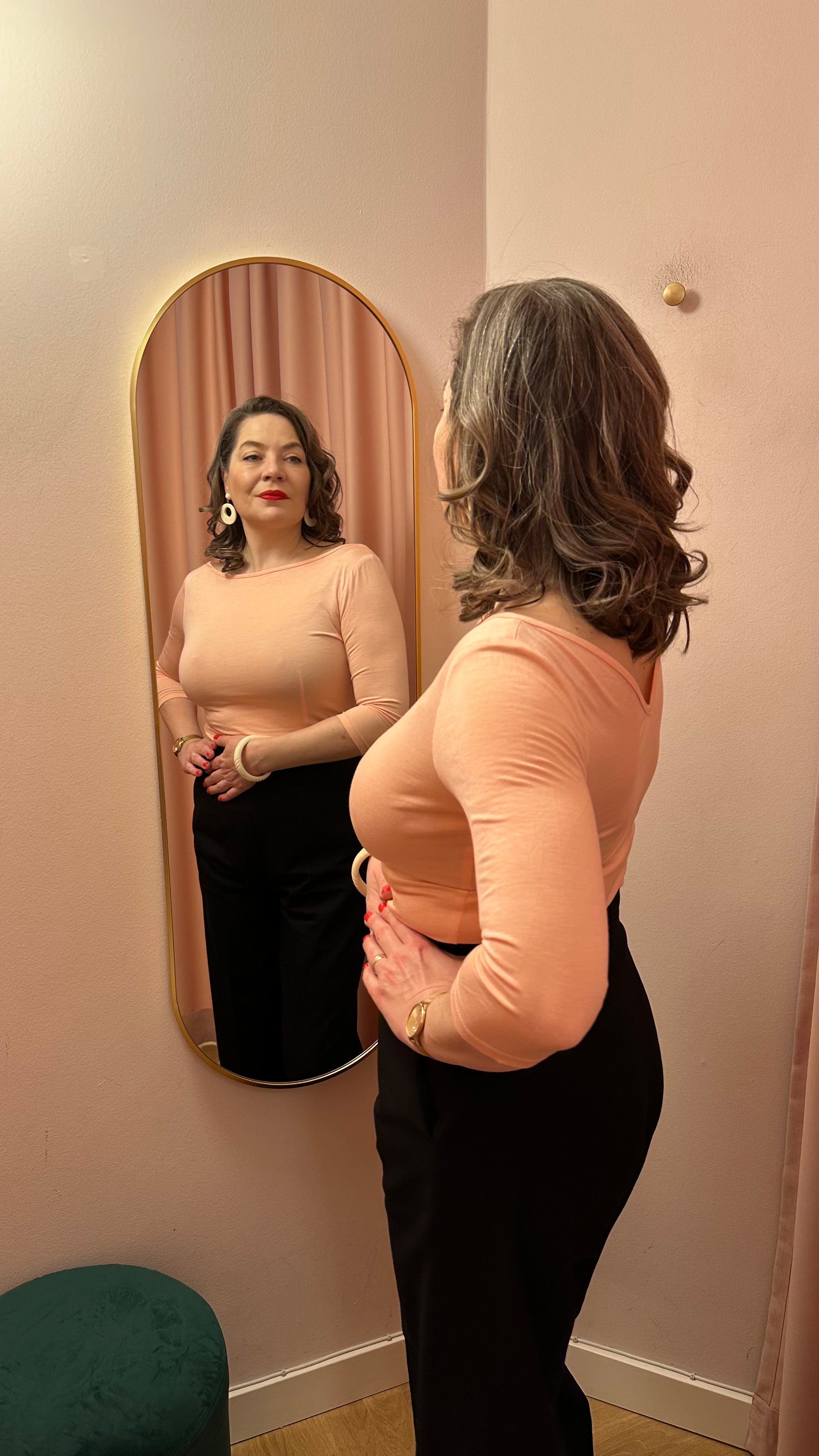 Vendbar boatneck top i baby pink toej Daisy Dapper