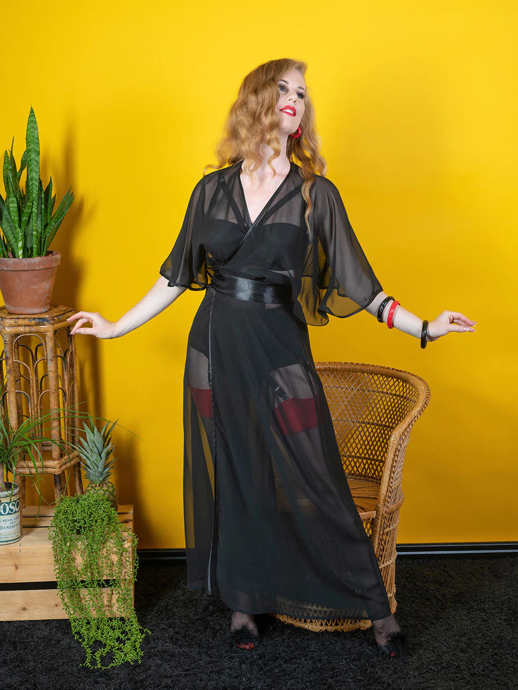 What Katie Did: 1930'er stils loungewear kåbe i sheer sort What Katie Did