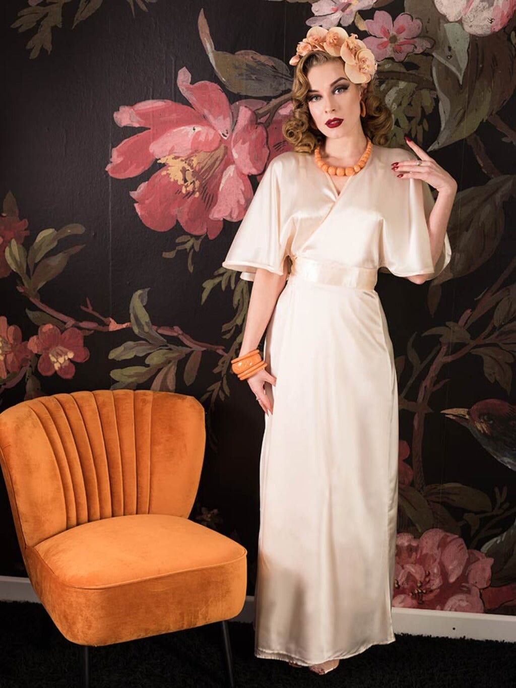 What Katie Did: Loungewear vintage stils morgenkåbe i ferskenfarvet satin What Katie Did
