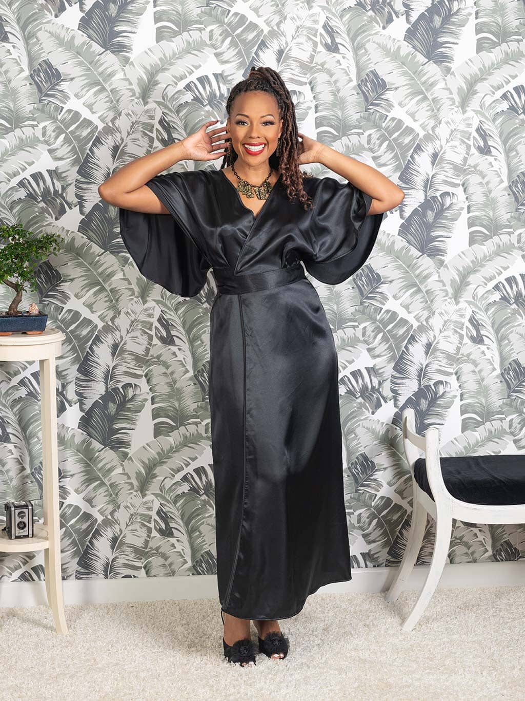 What Katie Did: Loungewear vintage stils morgenkåbe i sort satin What Katie Did
