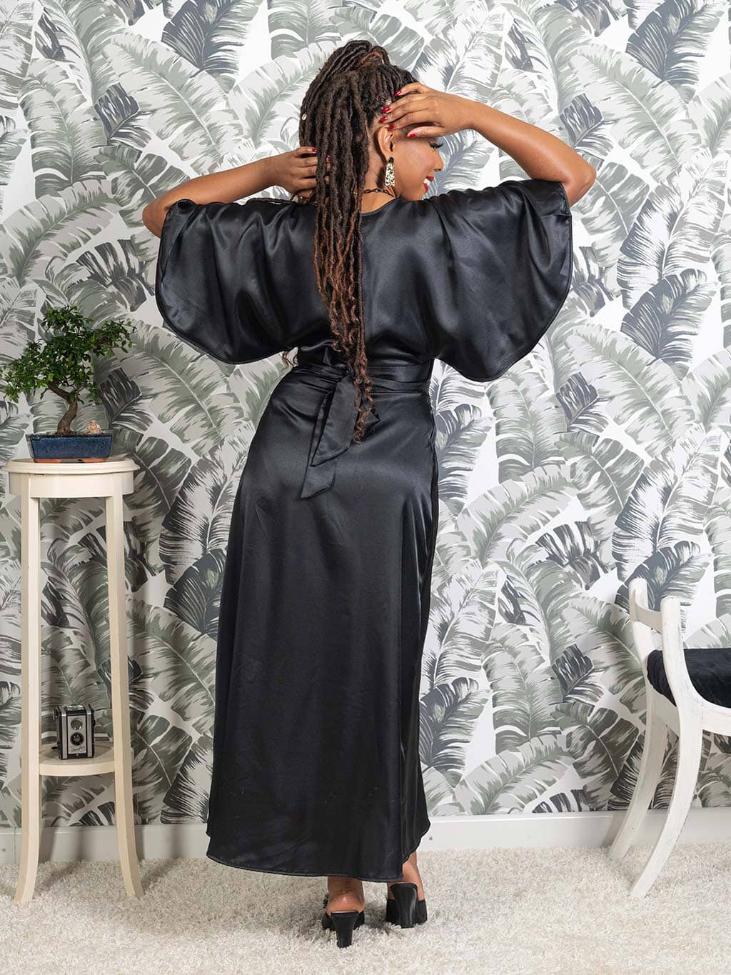 What Katie Did: Loungewear vintage stils morgenkåbe i sort satin What Katie Did