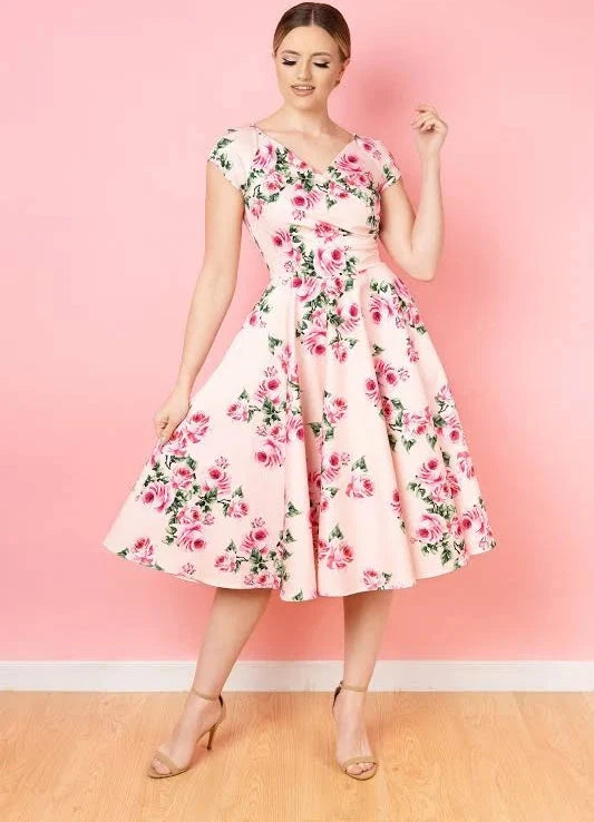 1950'er Hourglass swing kjole - lyserød med roser swing kjole Pretty Dress Company 