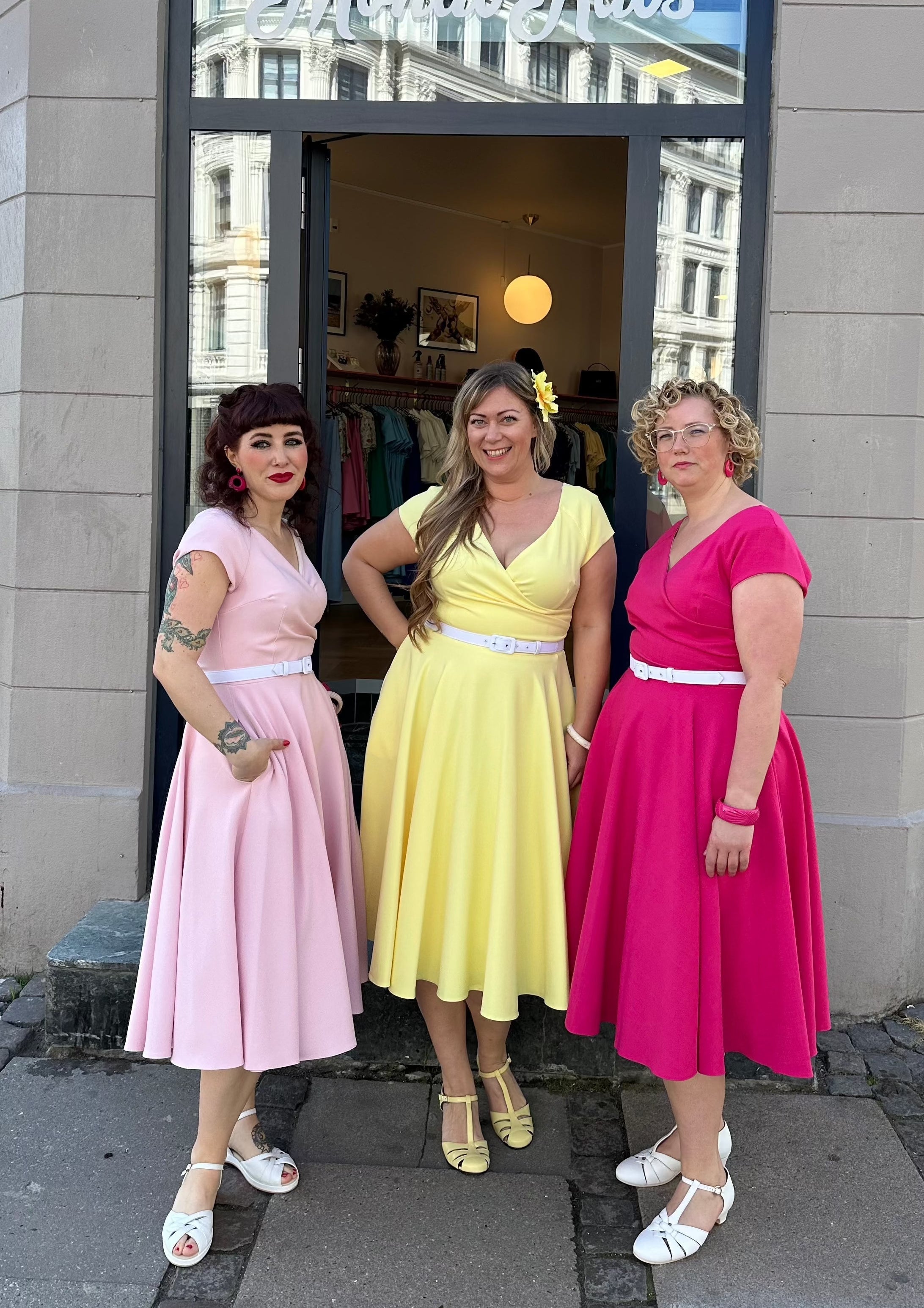 1950'er Hourglass swingkjole i hot pink tøj Pretty Dress Company 