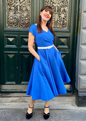 1950'er Hourglass swingkjole i koboltblå swing kjole Pretty Dress Company 