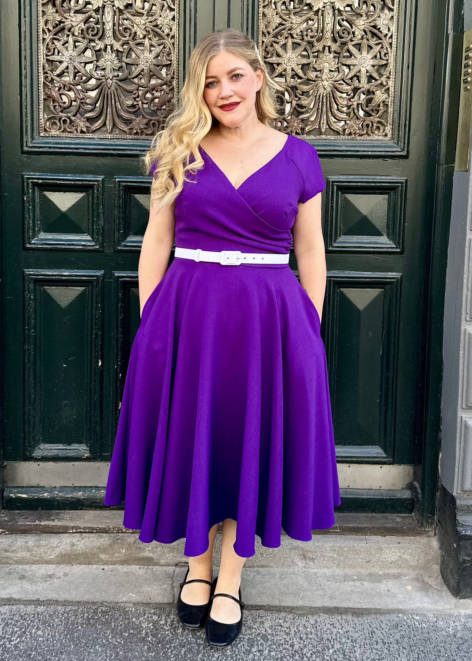 1950'er Hourglass swingkjole i lilla Kjoler Pretty Dress Company 