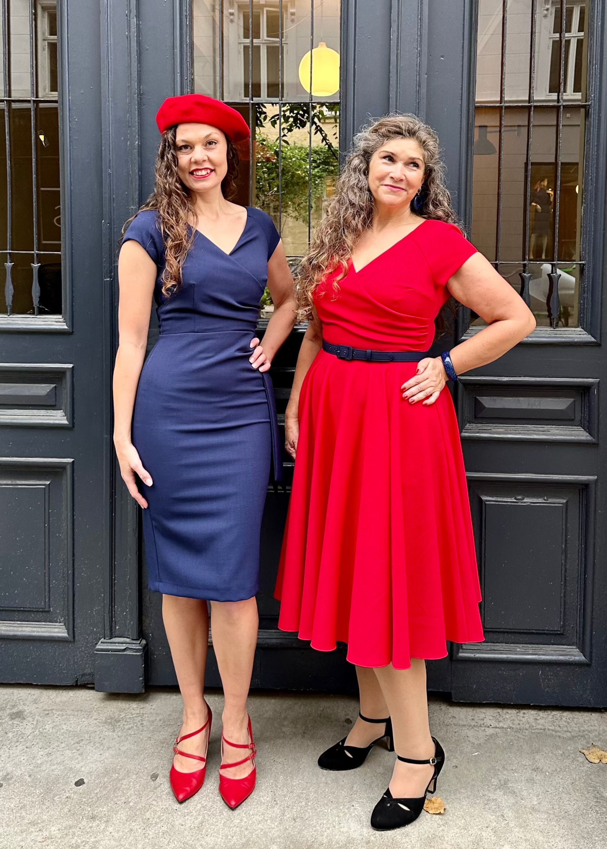 1950'er Hourglass swingkjole i rød swing kjole Pretty Dress Company 