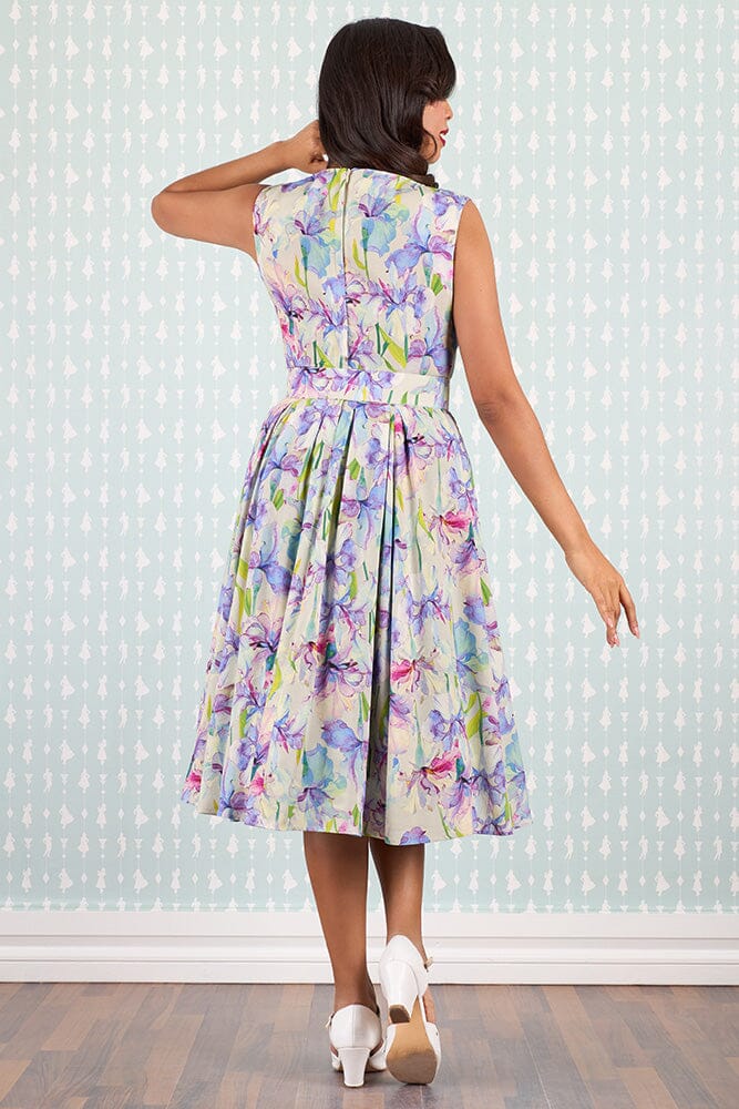 Alya-Violette swing kjole med blomsterprint Miss Candyfloss 