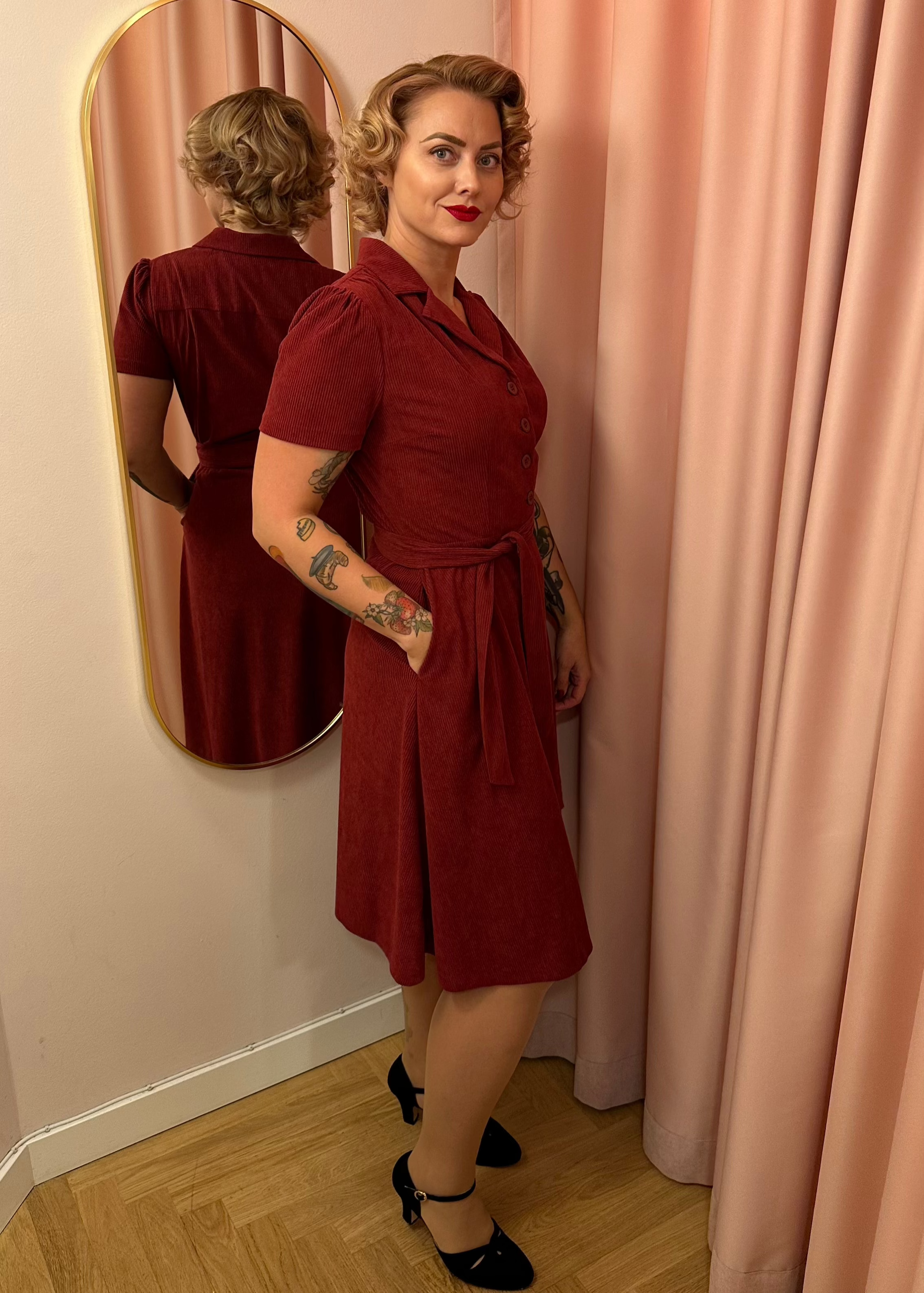 Betty skjortekjole i bordeaux fløjl Kjoler Daisy Dapper 