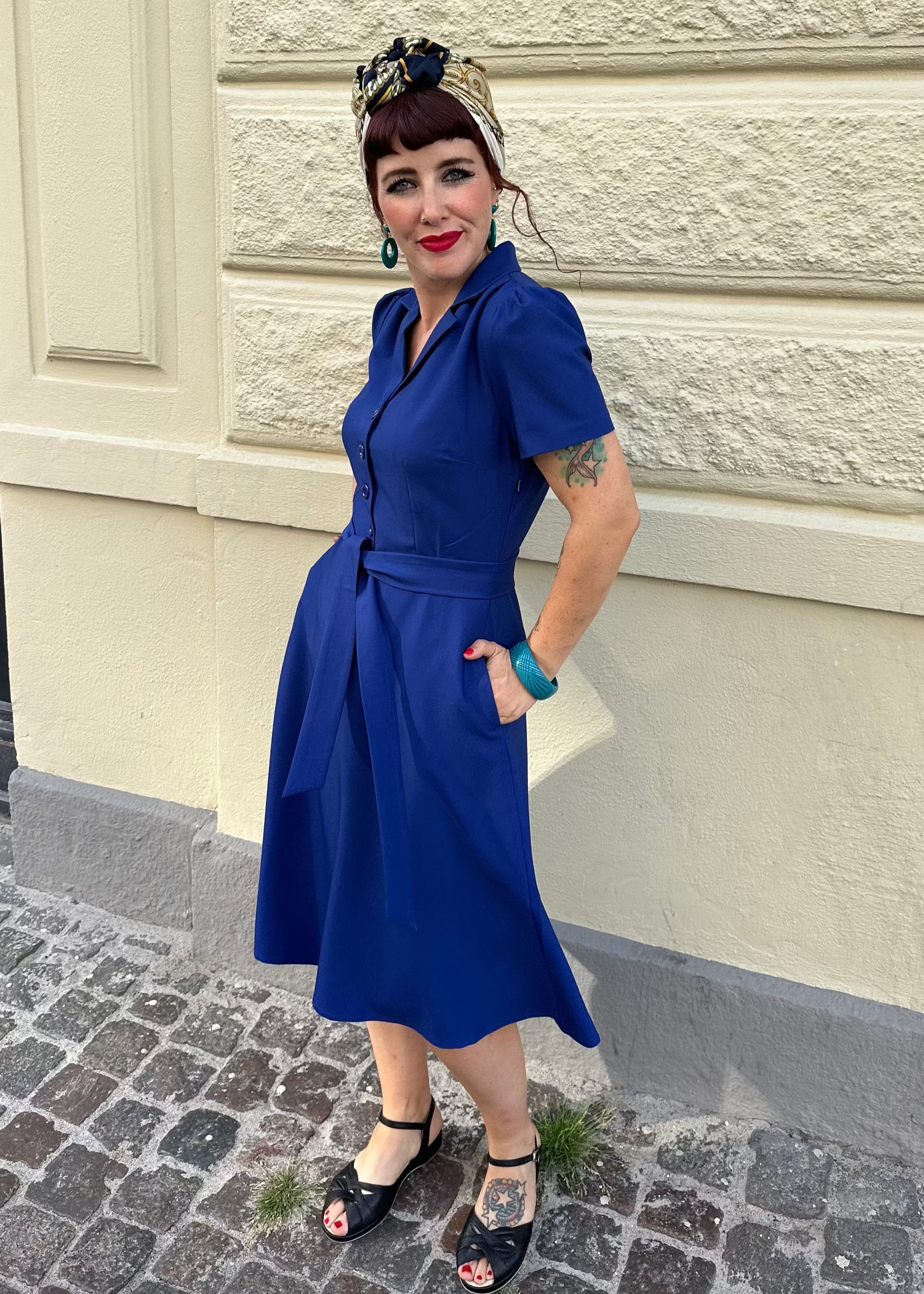 Betty skjortekjole i dyb blå skjortekjole Daisy Dapper 