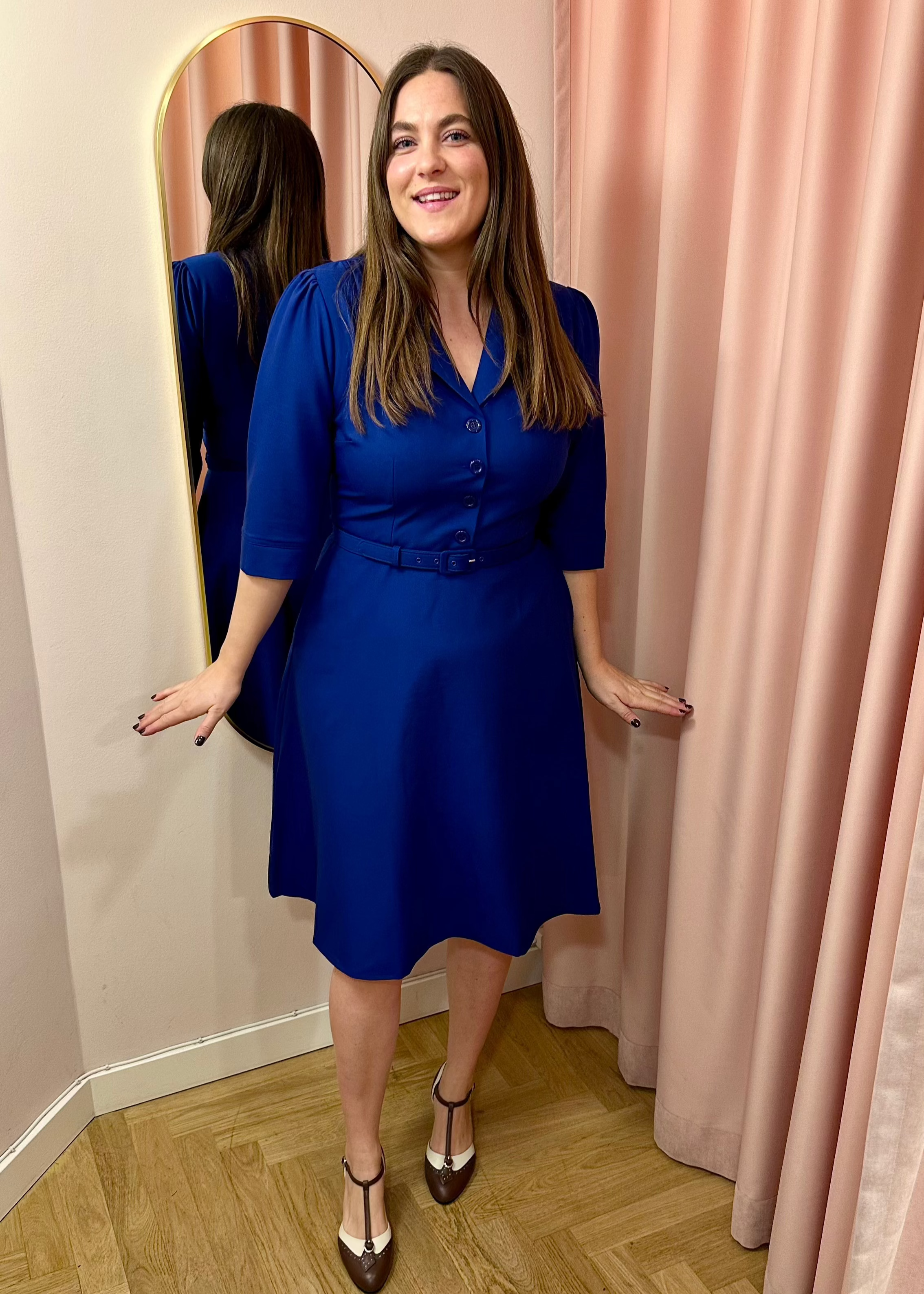 Betty skjortekjole med 3/4 ærmer i kongeblå skjortekjole Daisy Dapper 