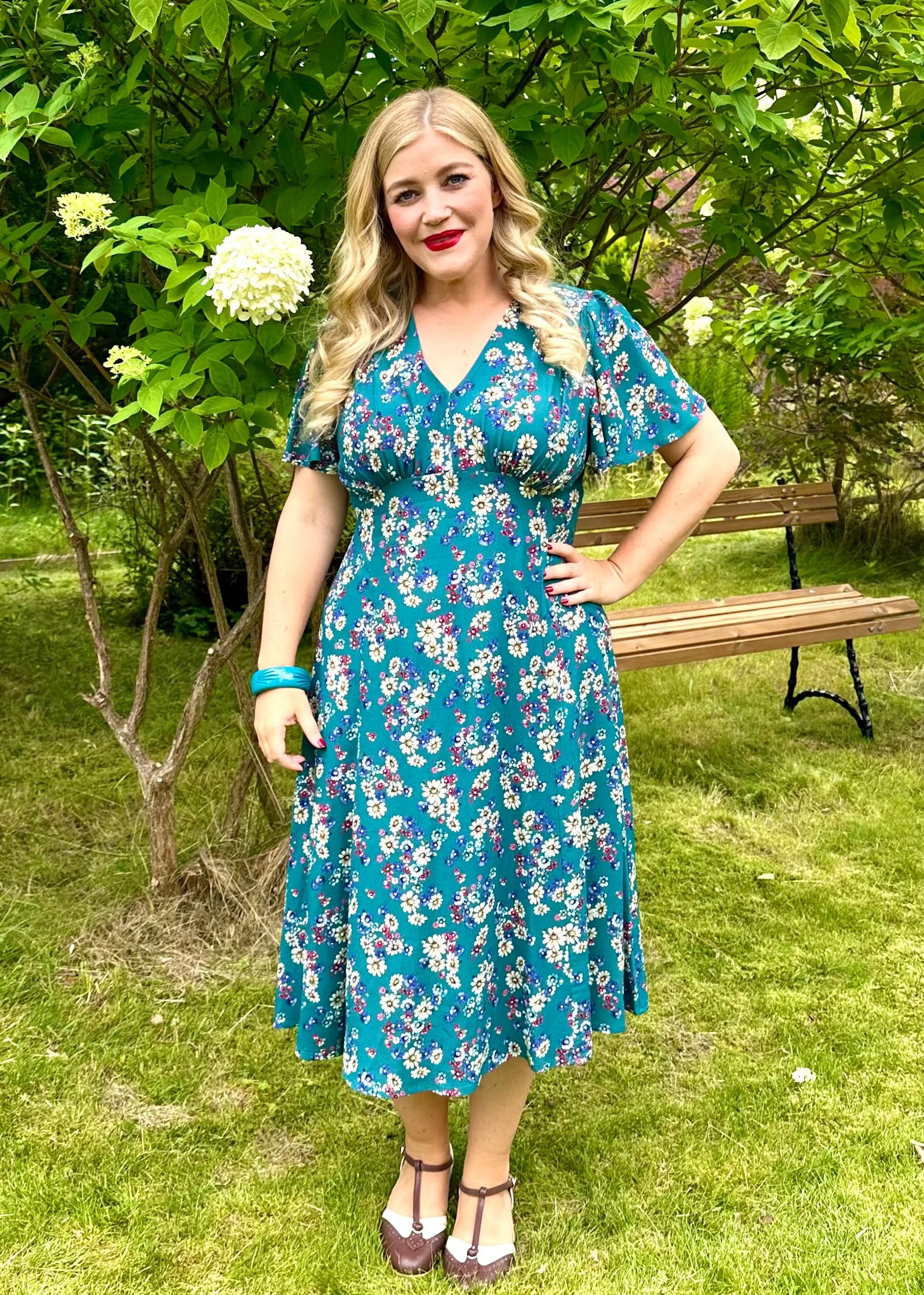 Betty Tea dress, A-line kjole i petroleum med marguerit print Kjoler Weekend Doll 