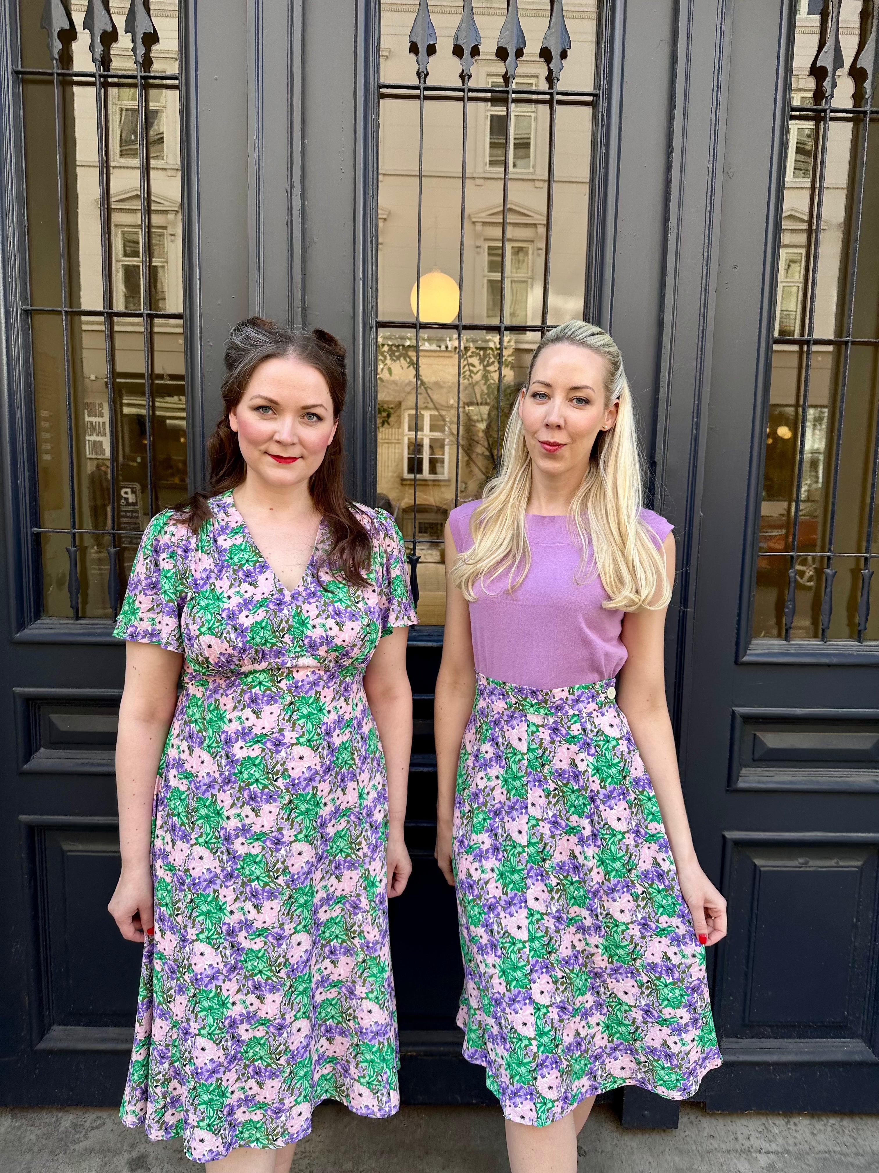 Betty Tea dress, A-line kjole i 'Spring Garden' Kjoler Weekend Doll 