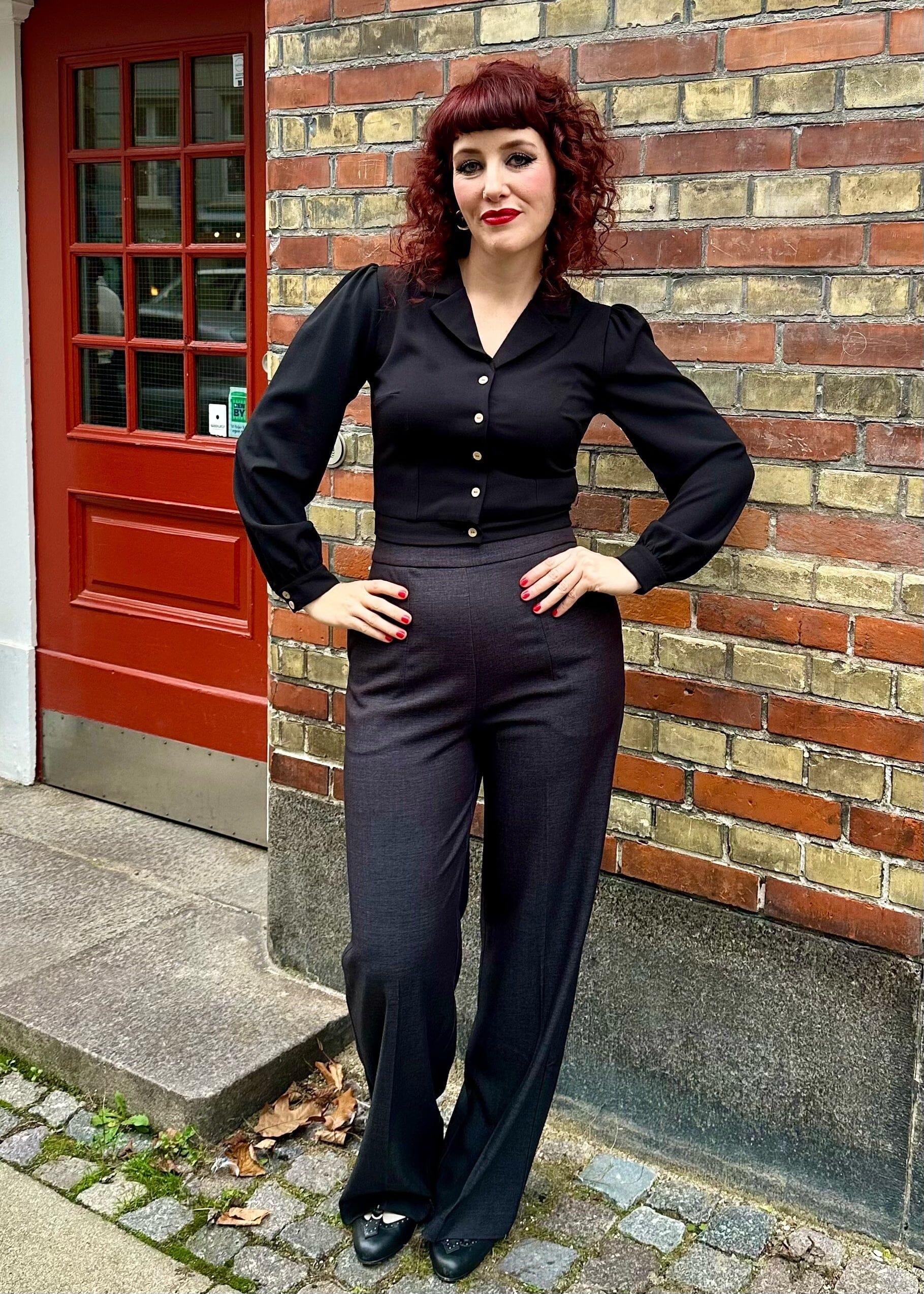 Billie højtaljede bukser i sort denim-look bukser Daisy Dapper 