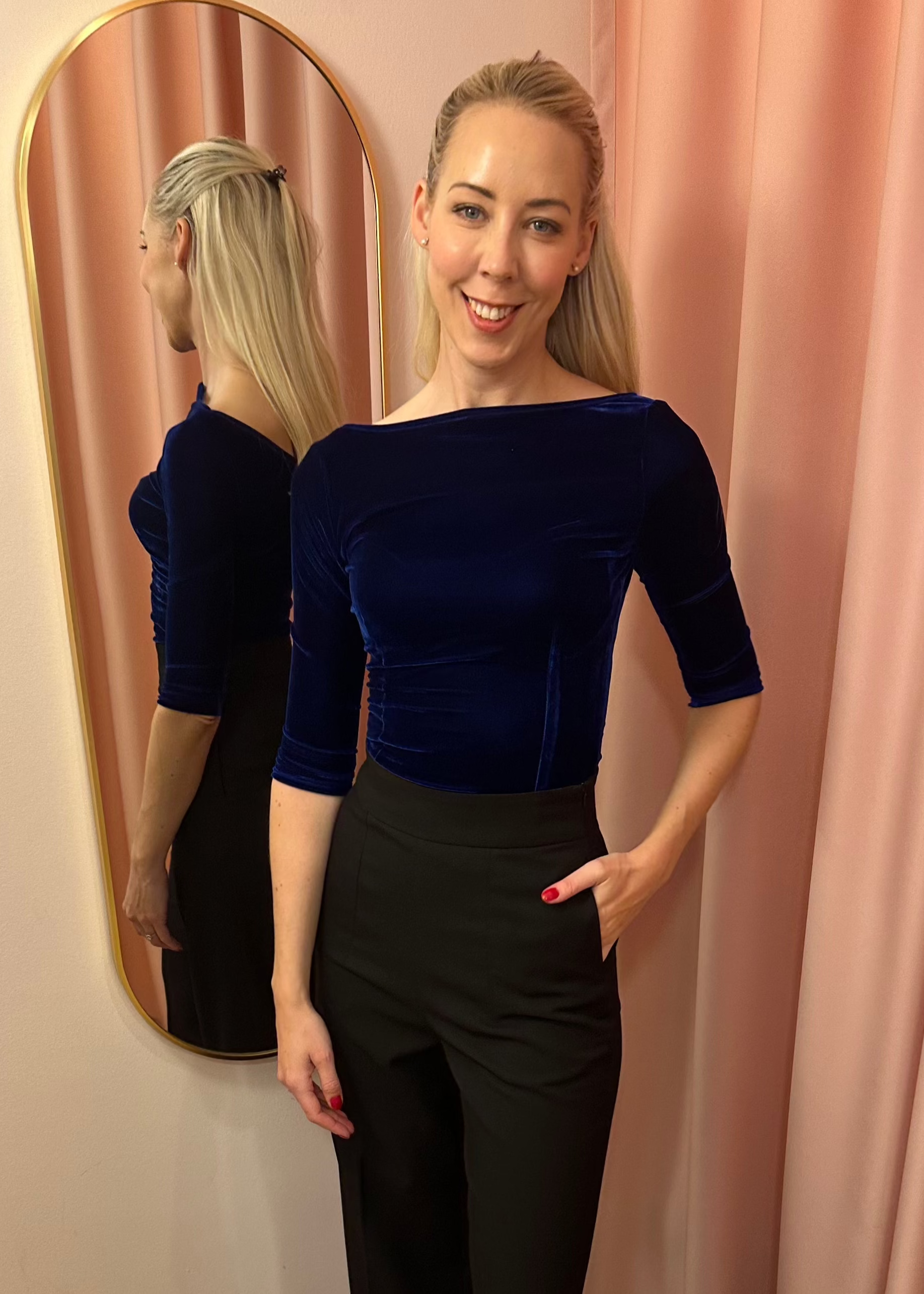 Boatneck vendbar top i blå velour jersey top Daisy Dapper 