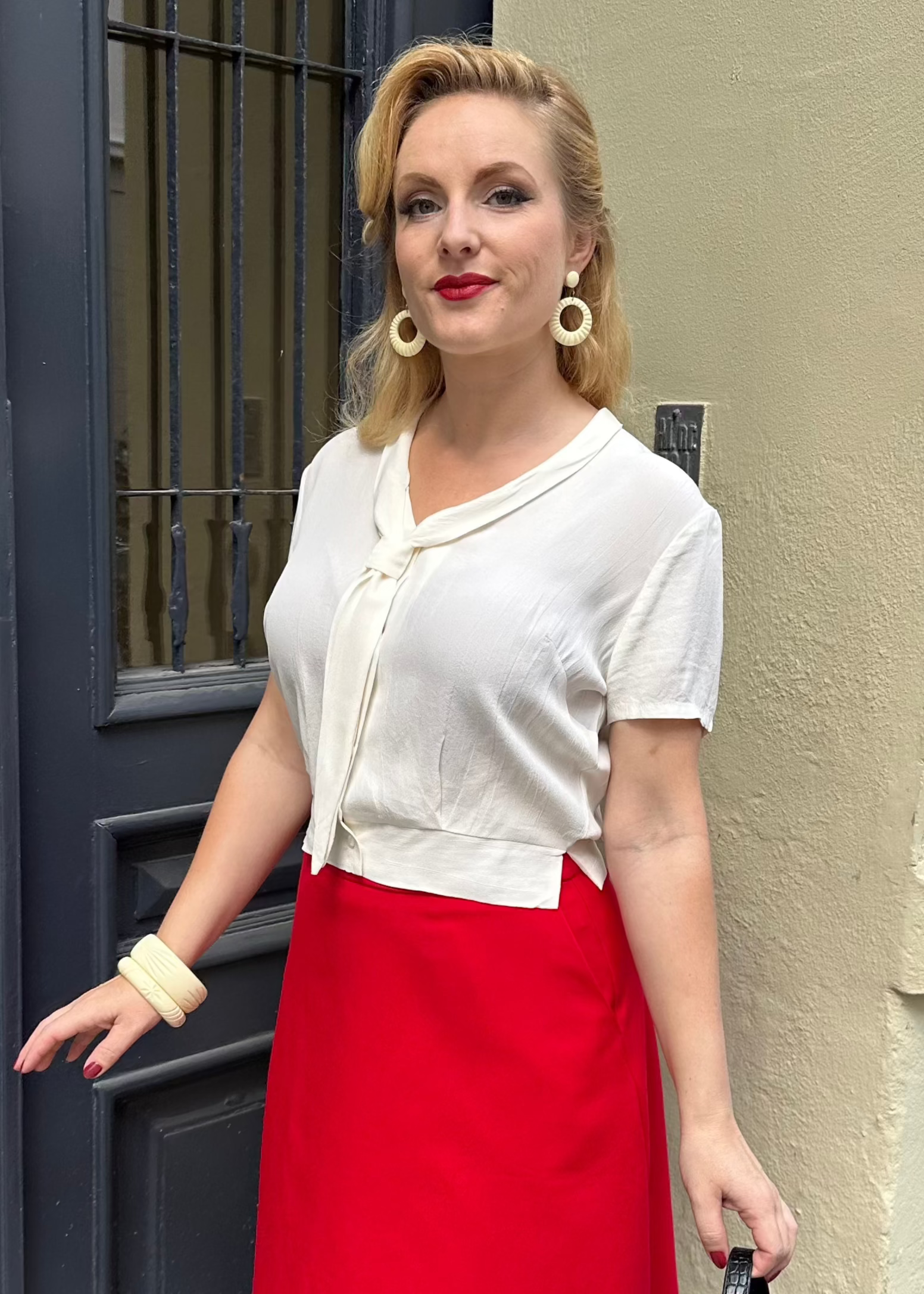 Bonnie - kortærmet skjorte i råhvid kortærmet skjorte Seamstress Of Bloomsbury 