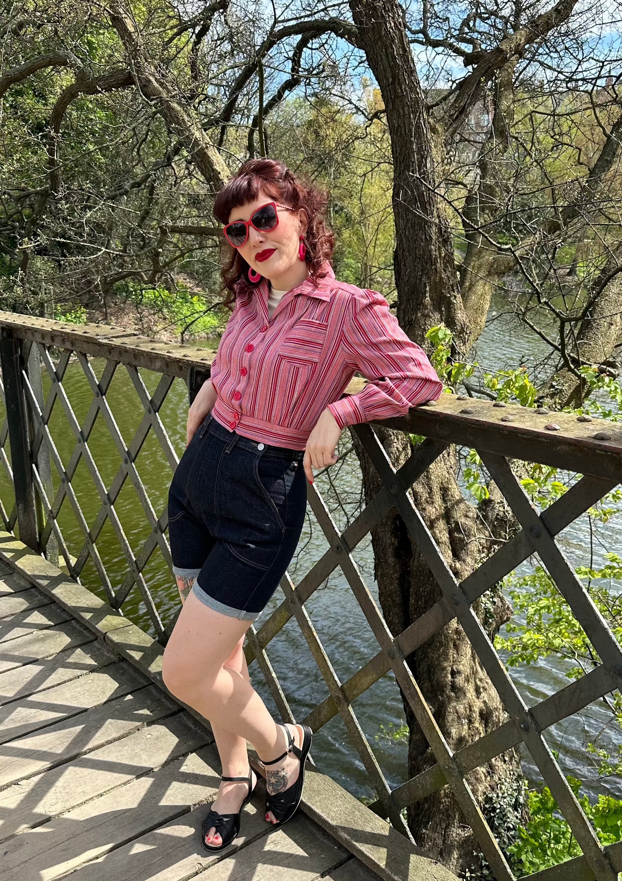 Buckleback højtaljede shorts i vintage stils denim Freddies Of Pinewood 