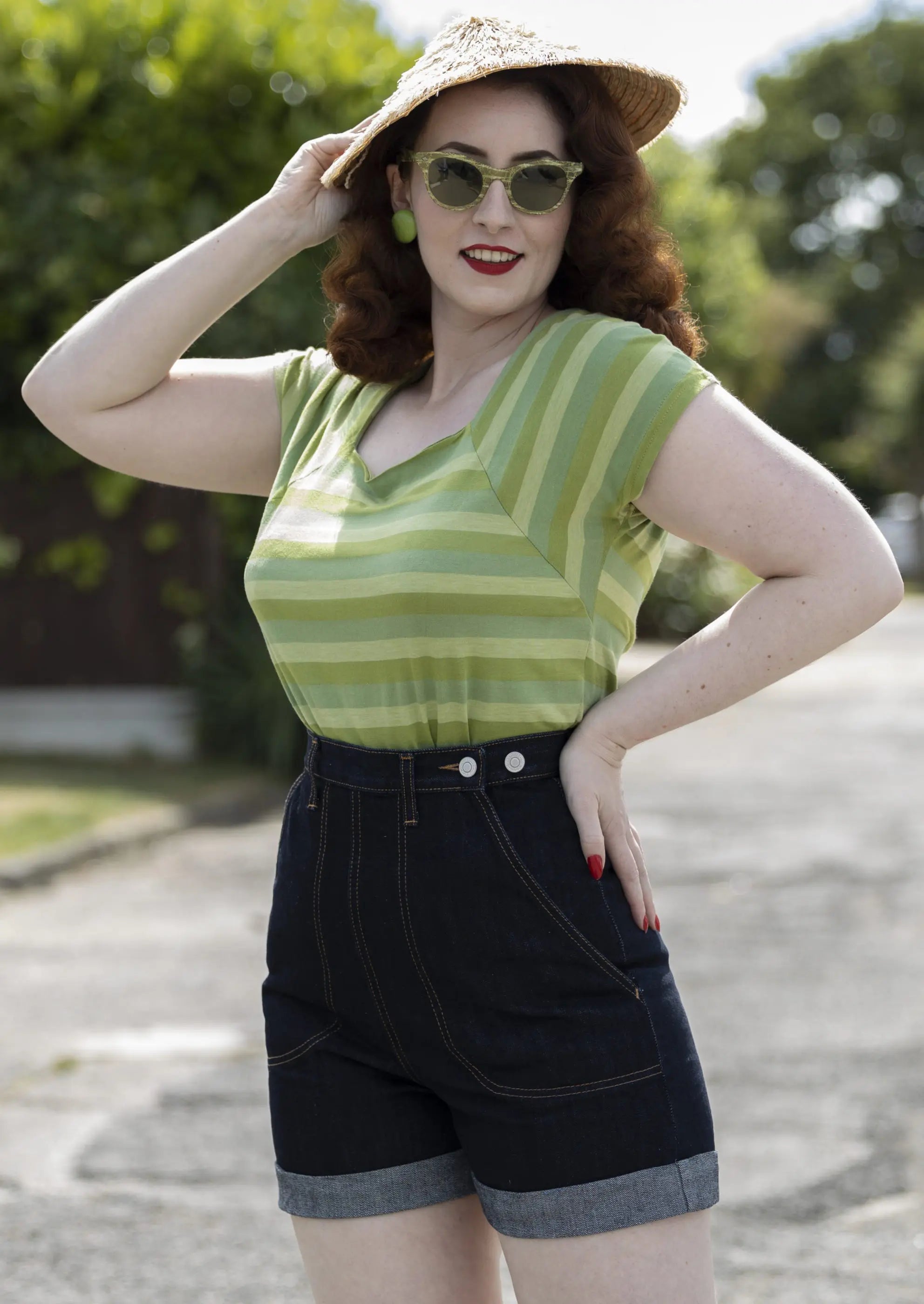 Buckleback højtaljede shorts i vintage stils denim Freddies Of Pinewood 