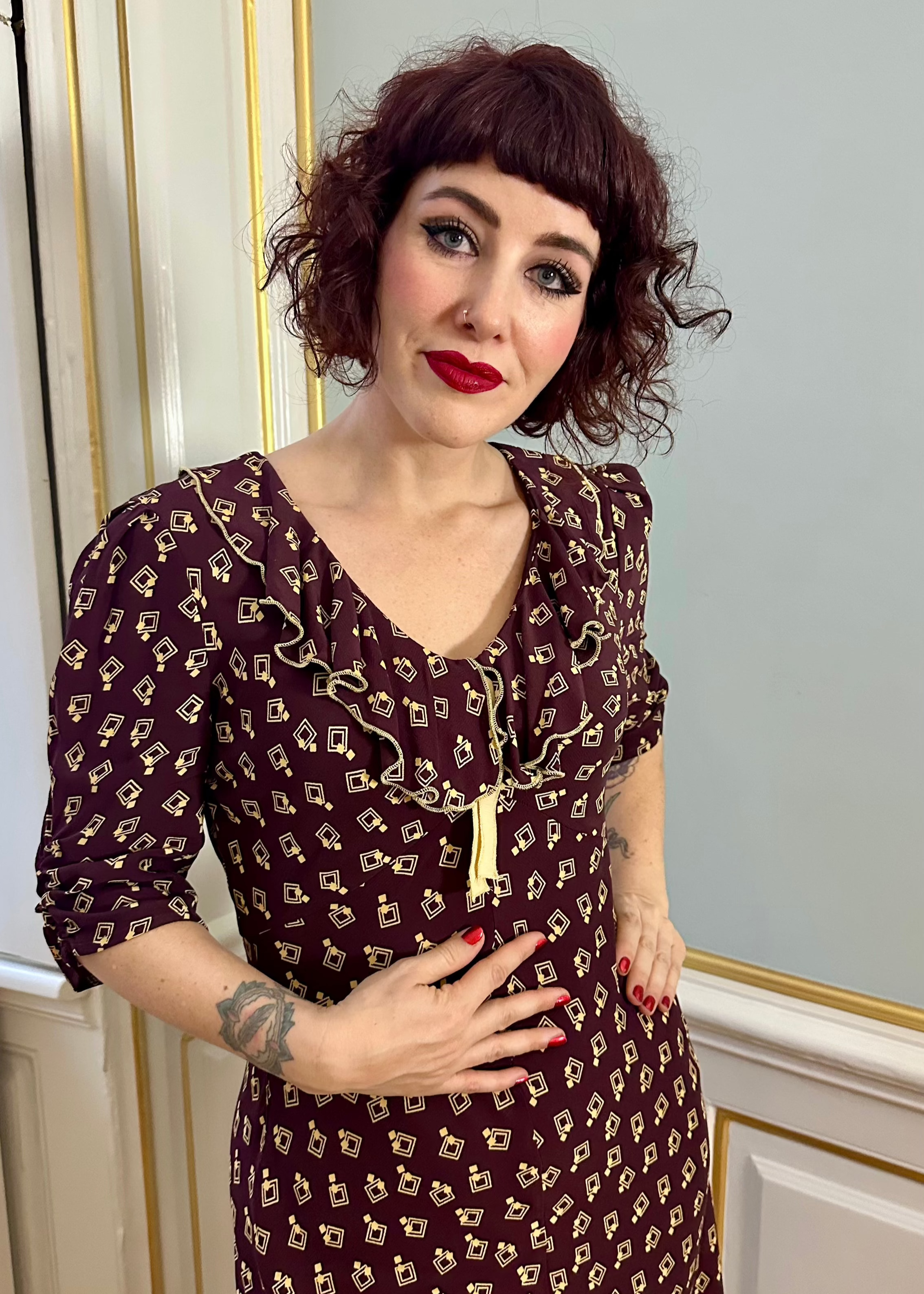 Cora bias-cut kjole i blommefarvet 'Diamond Deco' Kjoler House of Foxy 