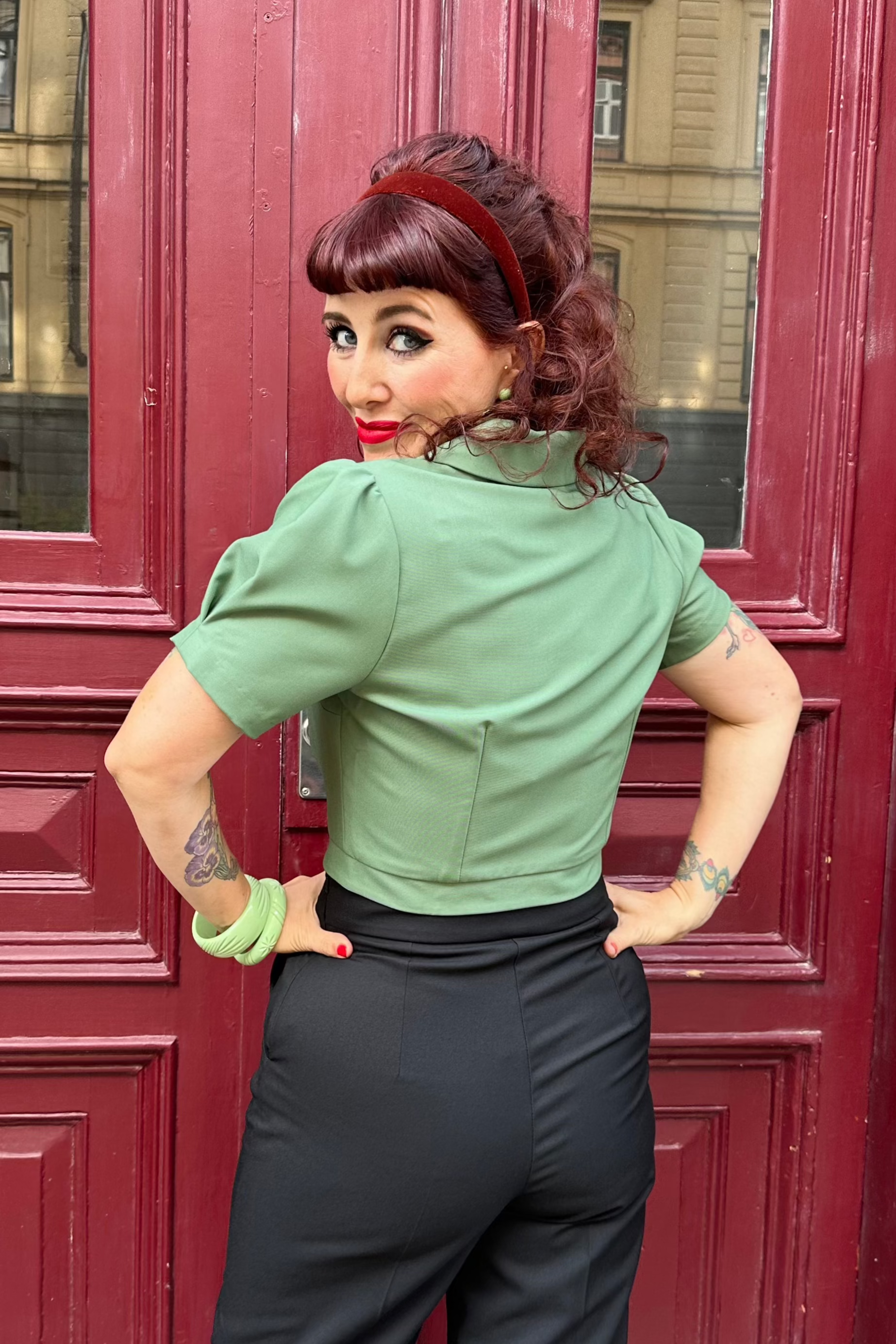 Daisy kortærmet cropped skjorte i jadegrøn kortærmet skjorte Daisy Dapper 