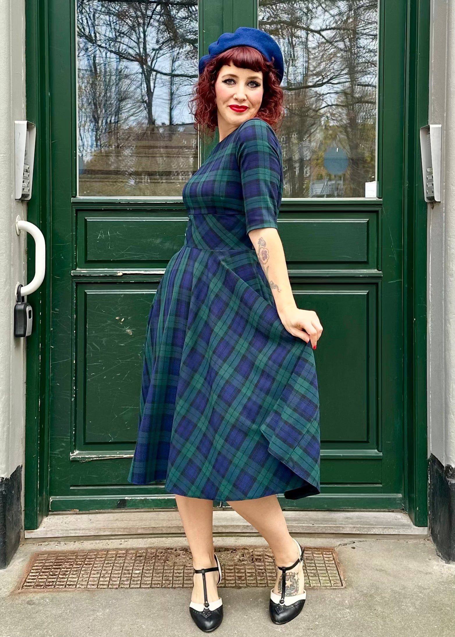 Hepburn swingkjole i navy grøn ternet swing kjole Pretty Dress Company 
