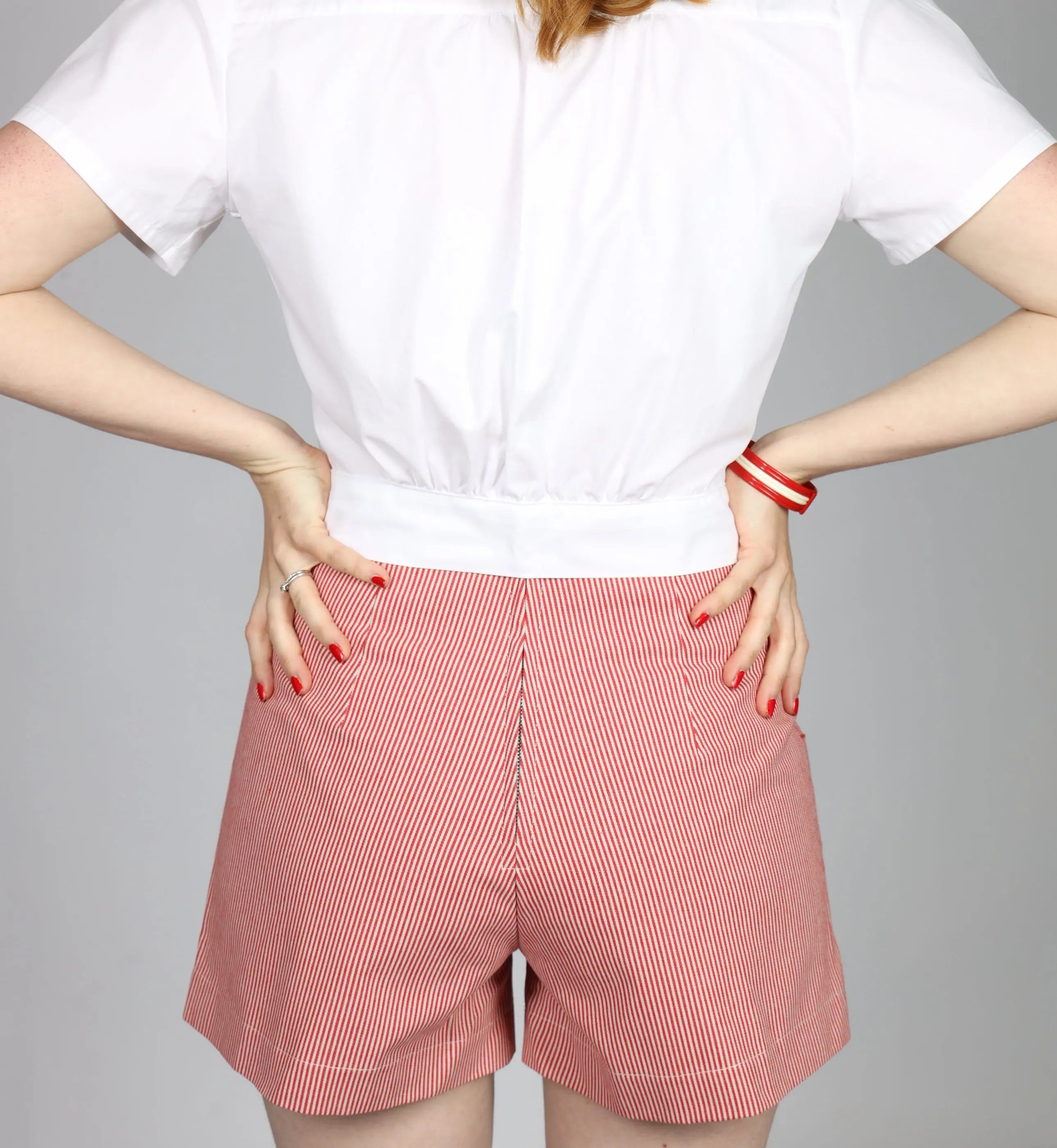 Højtaljede denim shorts med rød hvide striber tøj Freddies Of Pinewood 