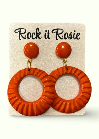 Hoop øreringe med mønster i 1950'er stil i Rust Accessories Rock It Rosie 