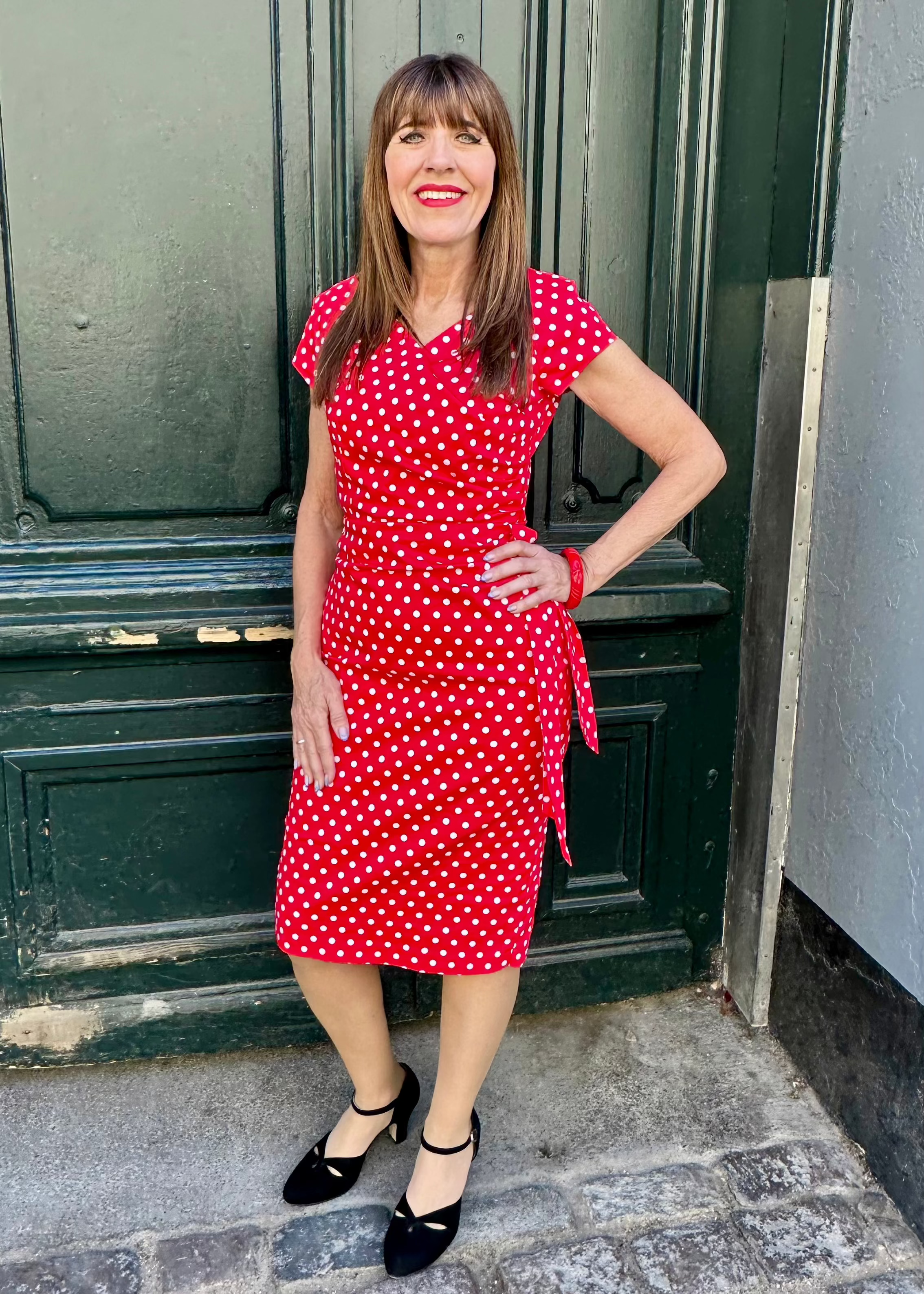 Hourglass pencilkjole i rød med hvide prikker Kjoler Pretty Dress Company 