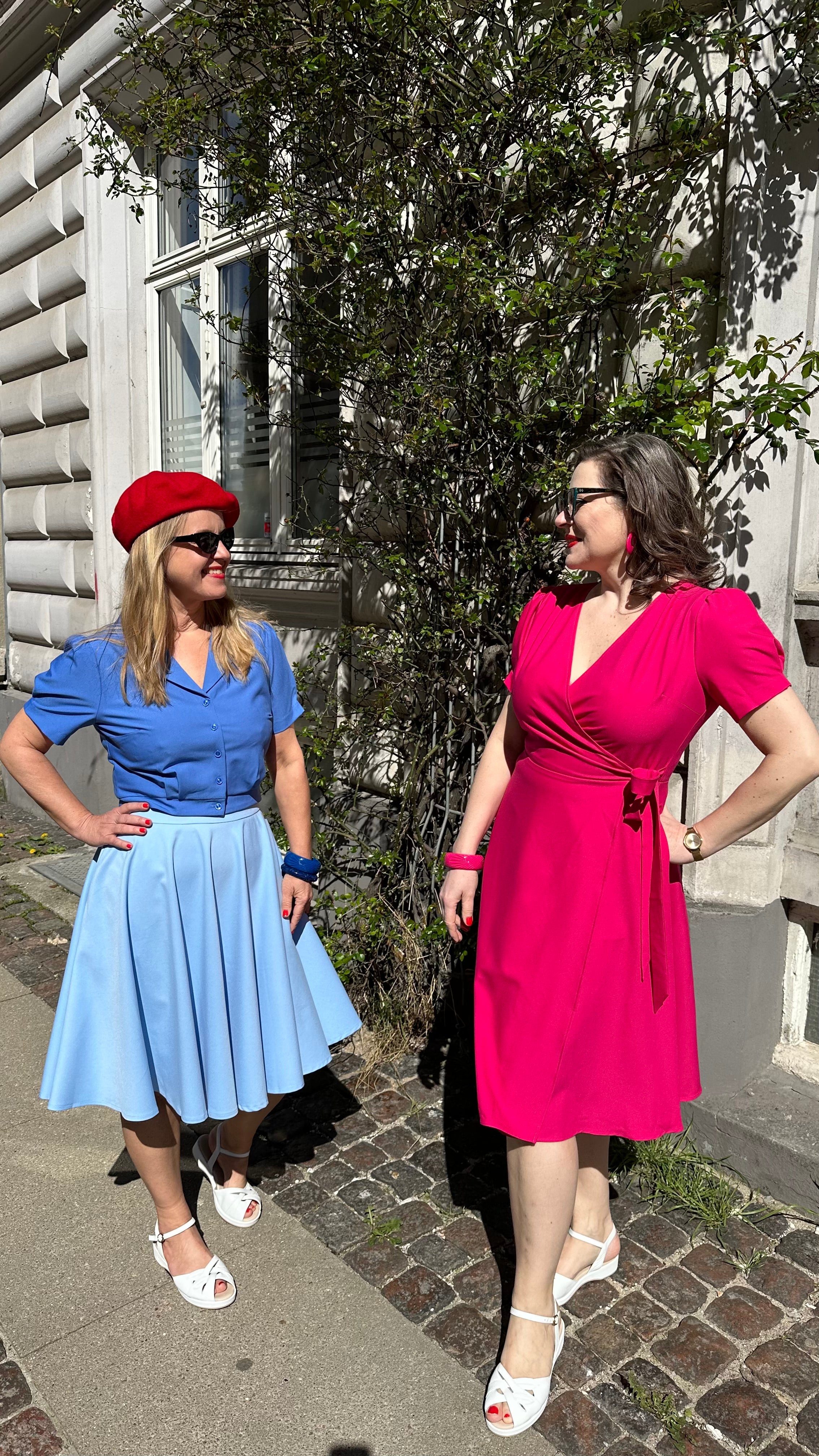 Jane slå-om kjole i magenta pink tøj Daisy Dapper 