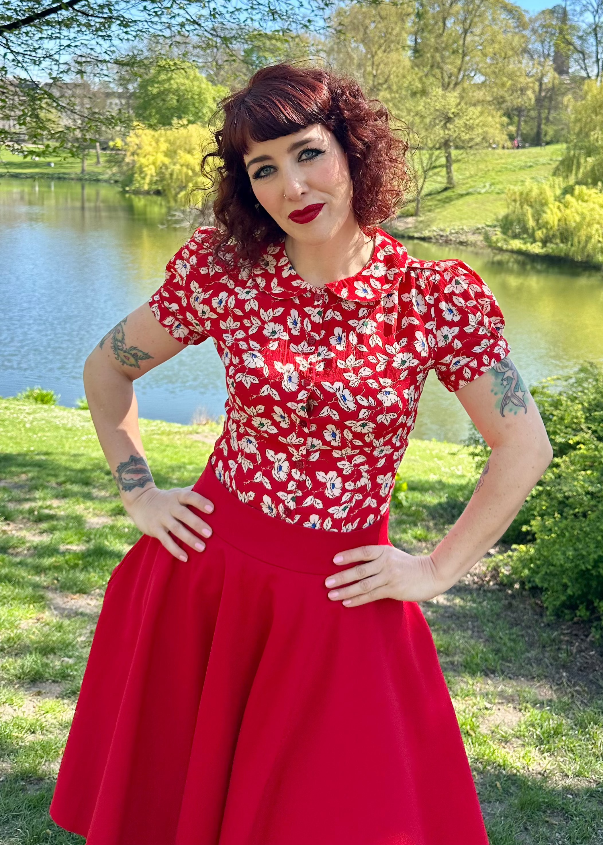 Jive skjorte med rund krave i Pancy Print kortærmet skjorte Seamstress Of Bloomsbury 