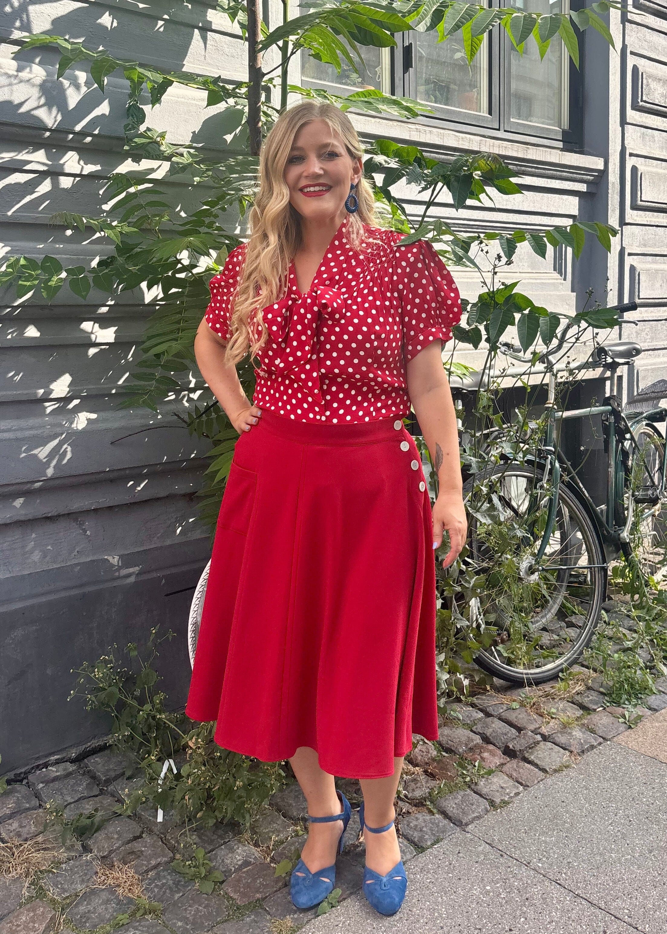 Klassisk pump i ruskind af Mondo Kaos - yale blue sko Charlie Stone 
