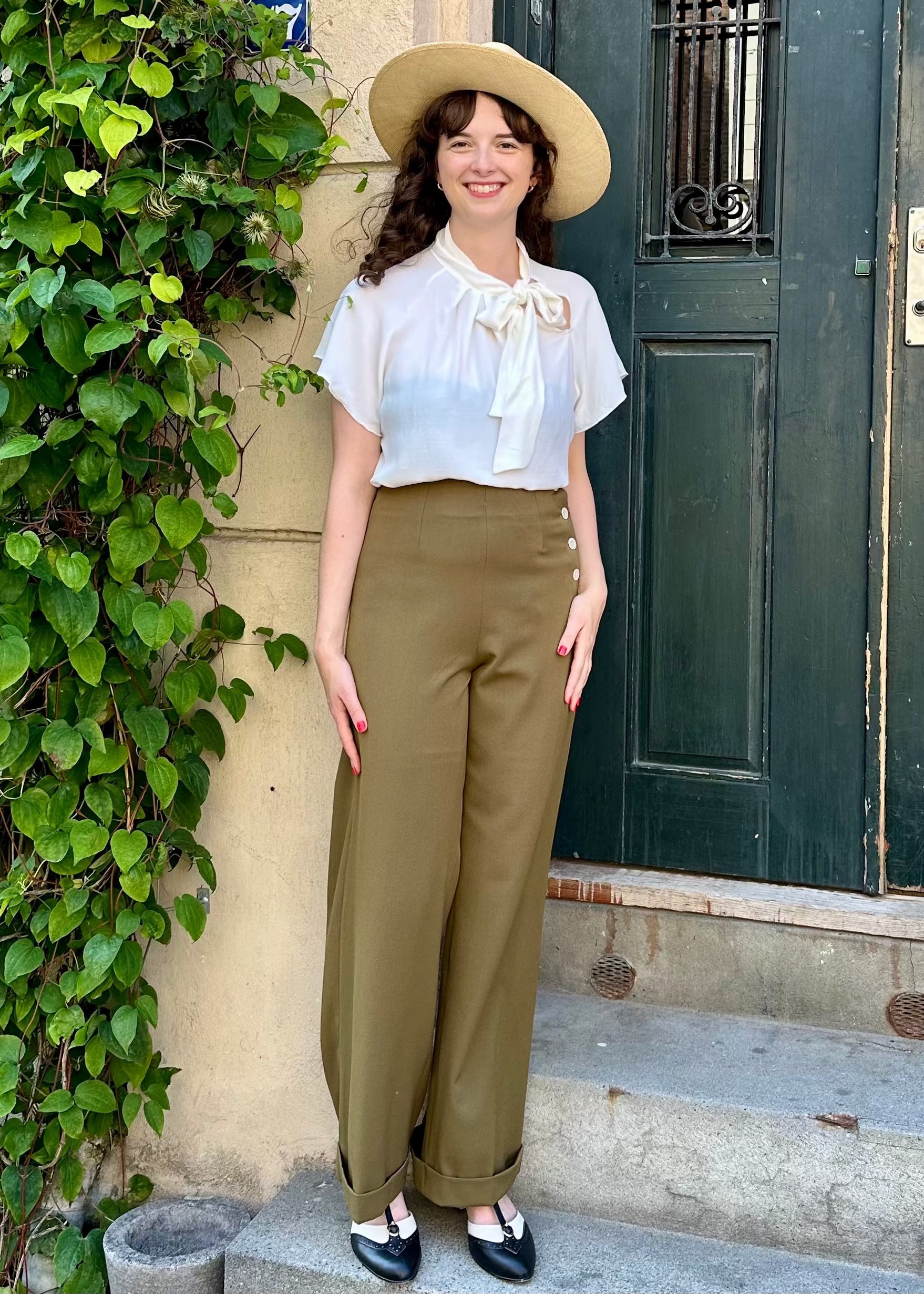 Kortærmet bluse med bindesløjfe i ivory kortærmet skjorte House of Foxy 