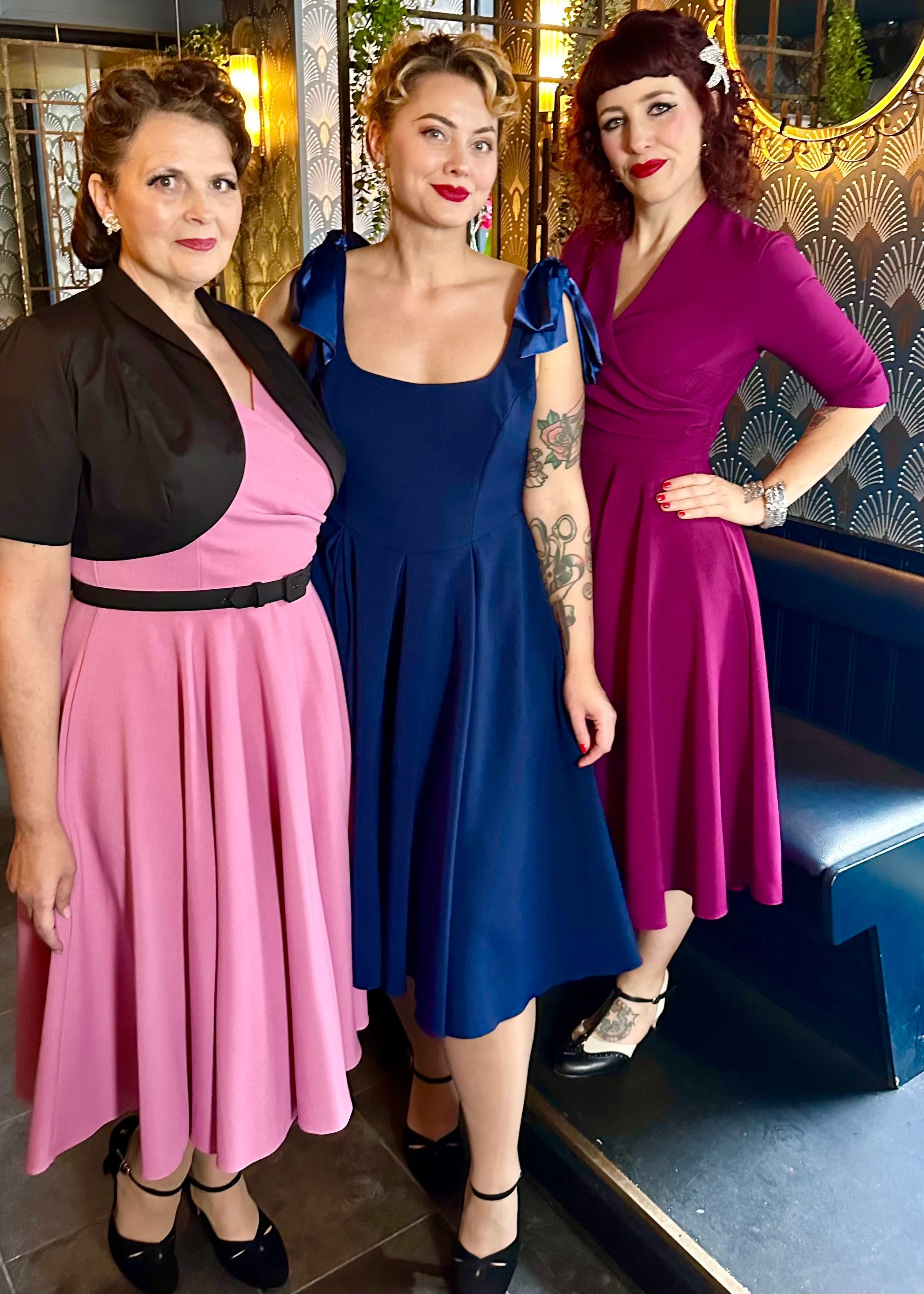 Leyla swing kjole med faux wrap i berry swing kjole Pretty Dress Company 