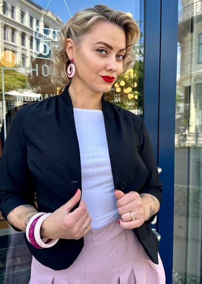 Lize-Lou taljeskåret jakke i sort jakke Miss Candyfloss 