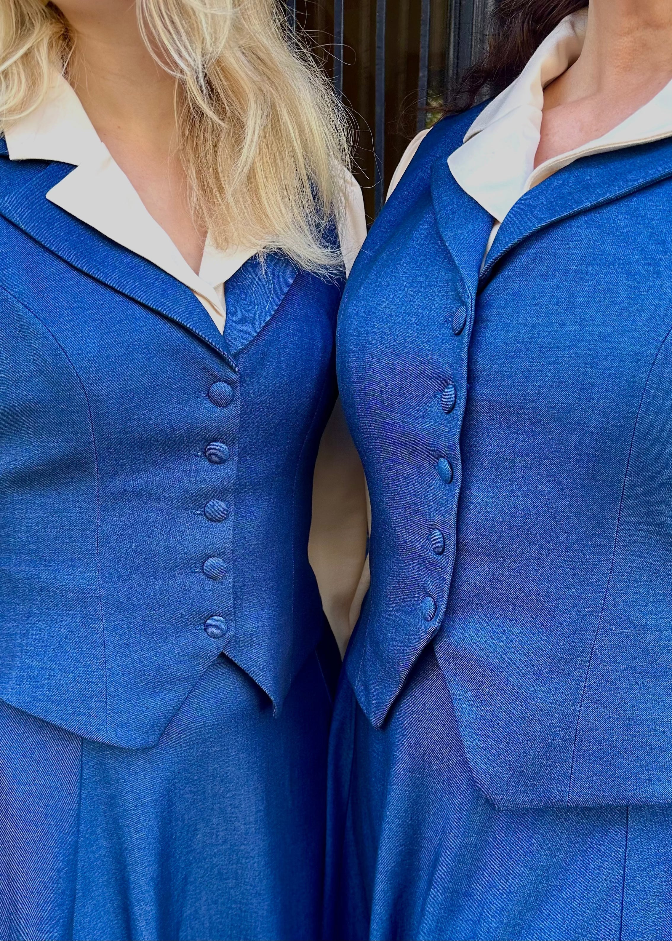 Marlene vest i blå denim-look vest Daisy Dapper 