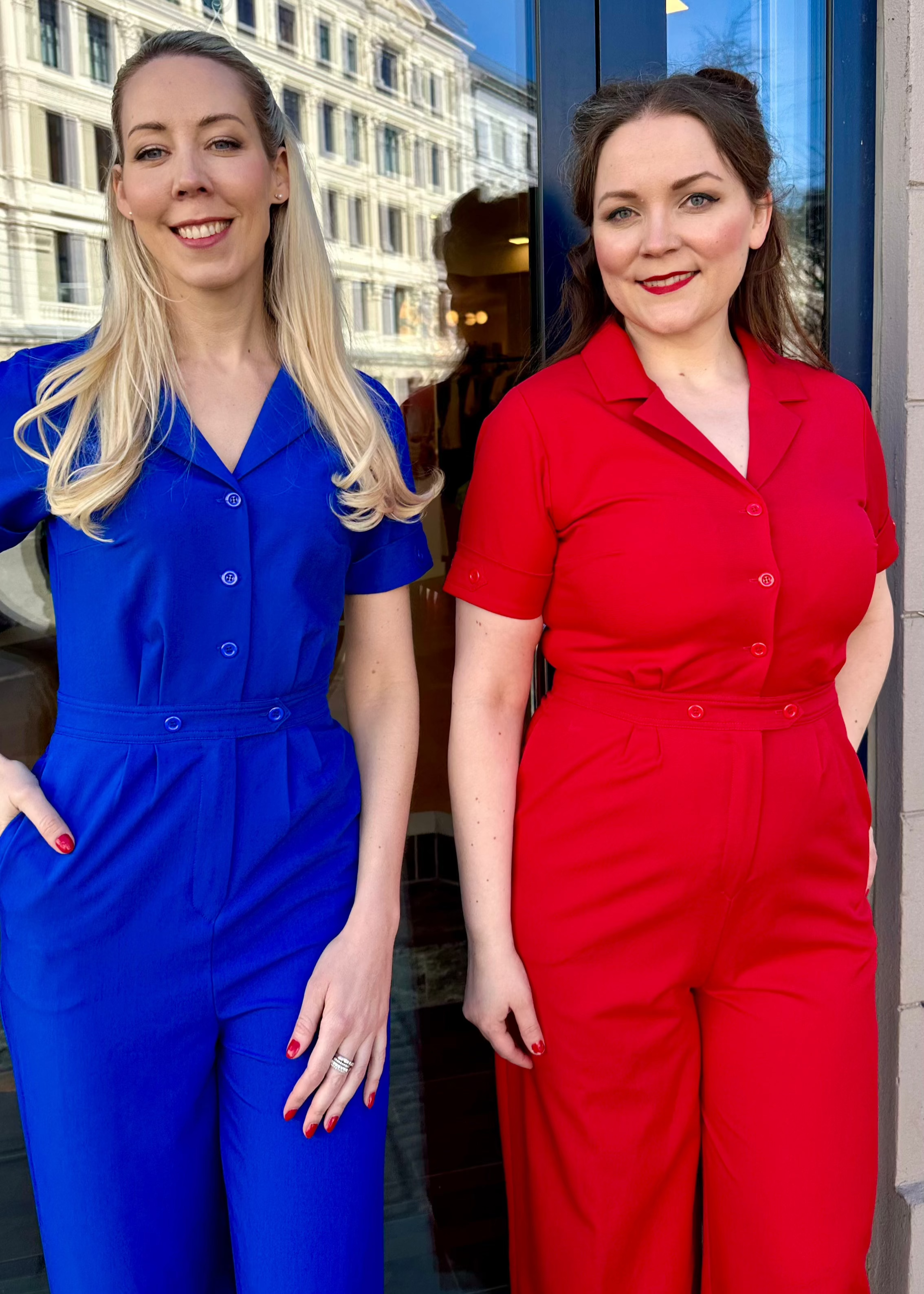 Maxine buksedragt med korte ærmer i rød toej Daisy Dapper 