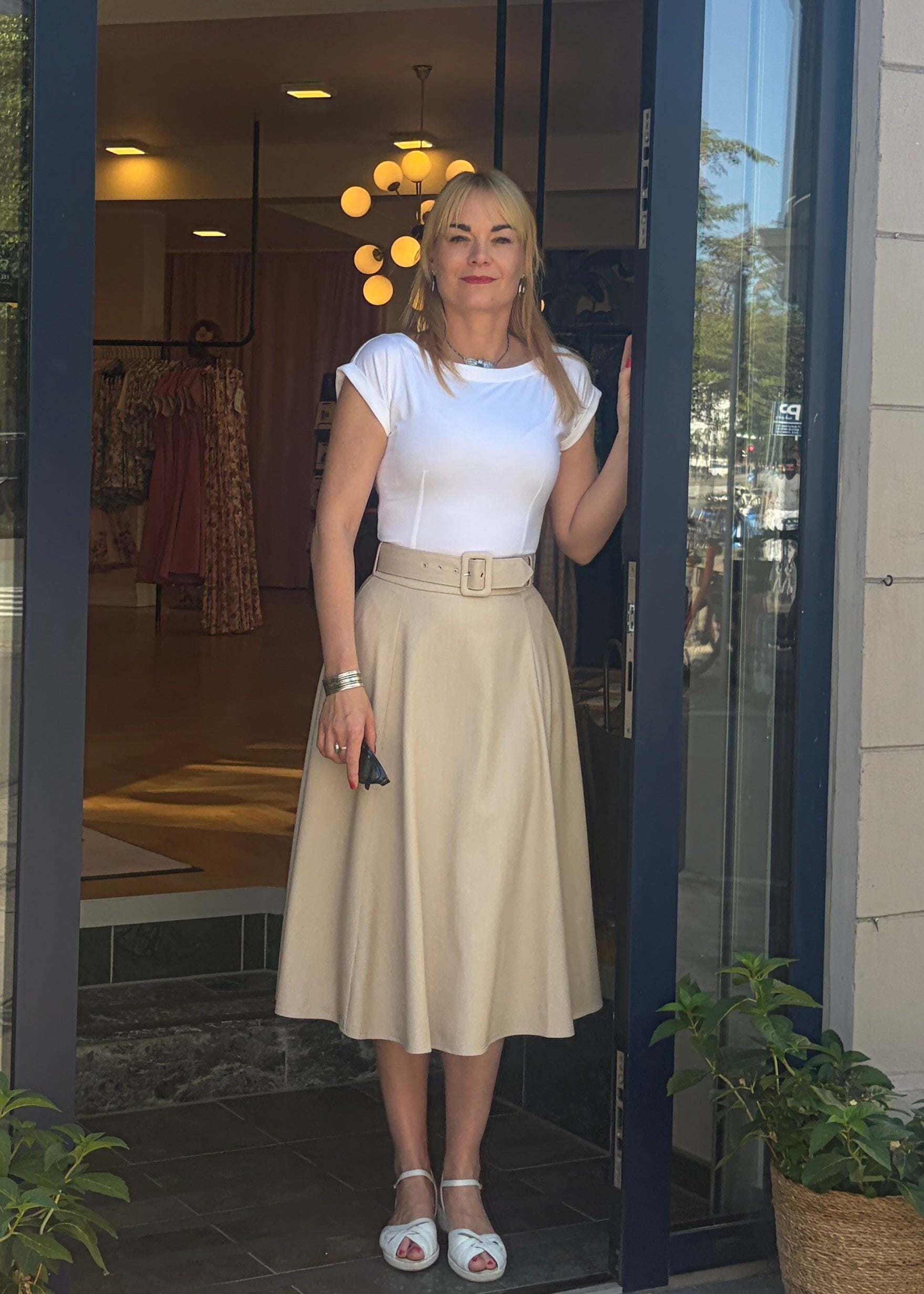 Midi skirt med bælte - sand midi nederdel Daisy Dapper 