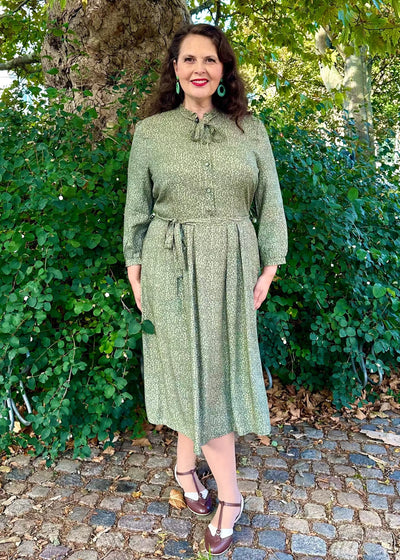 Niko skjortekjole med pussybow i småt blomsterprint toej Very Cherry 