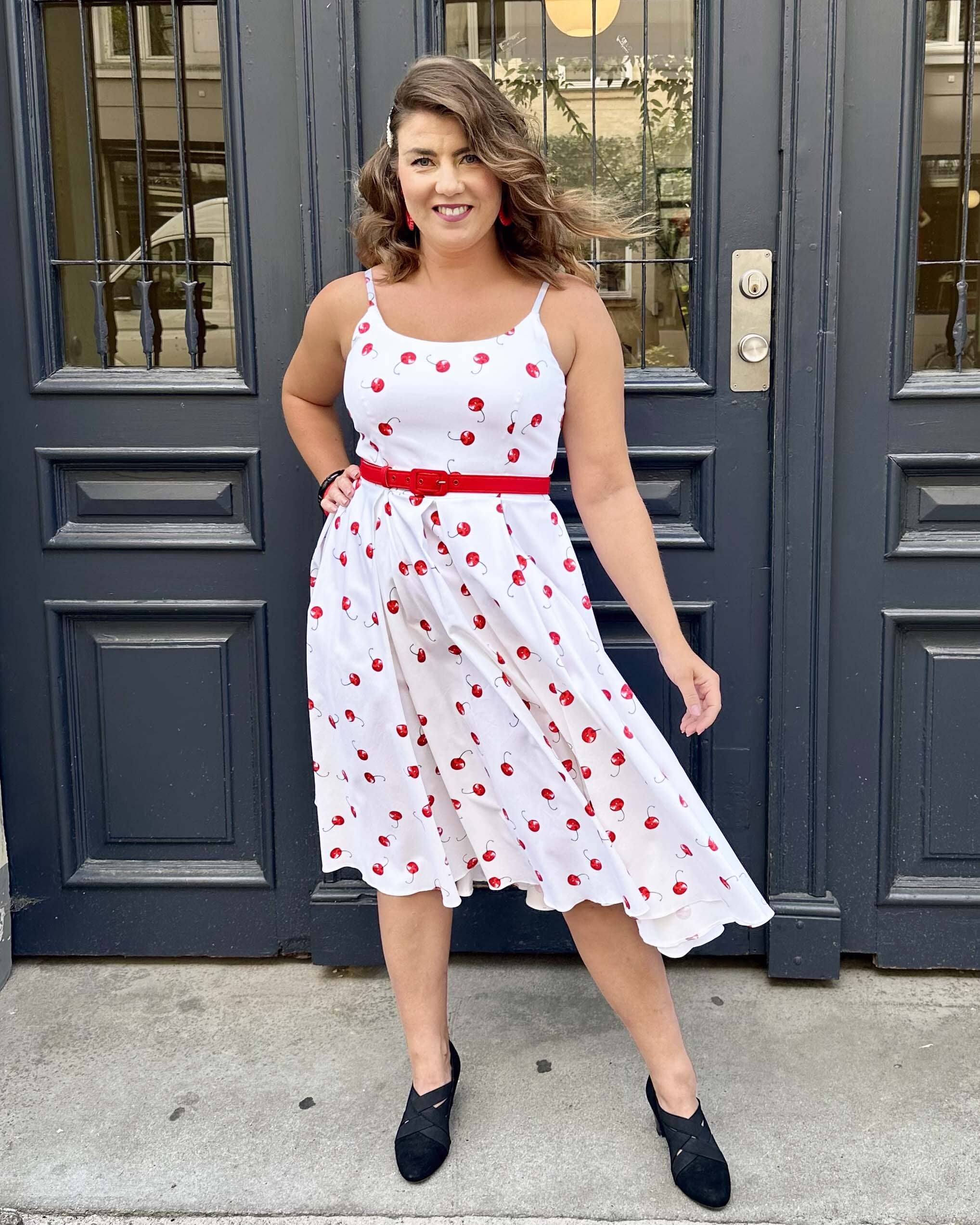 Priscilla swingkjole med kirsebær print swing kjole Pretty Dress Company 