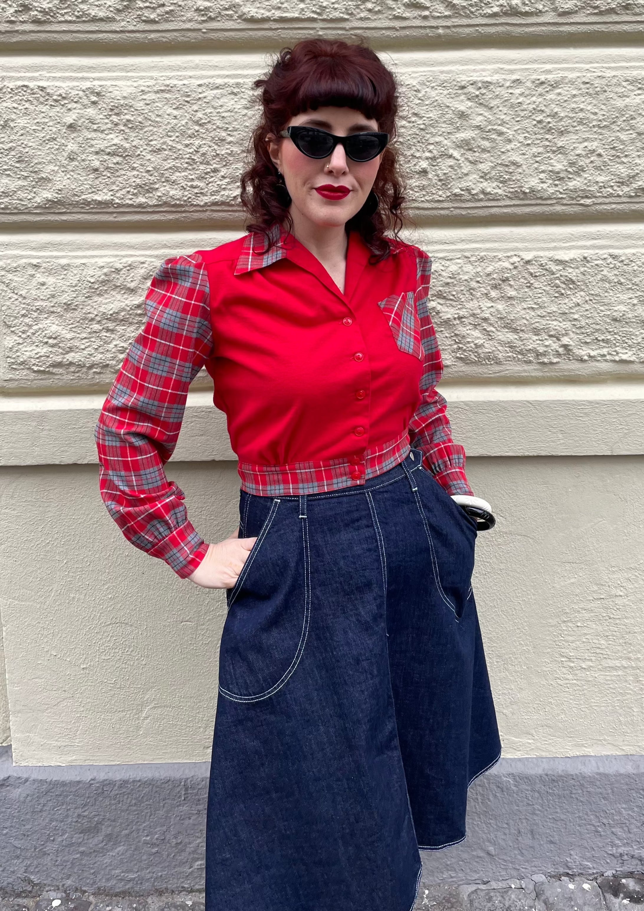 Rød og tartan skjorte-jakke i cropped 50'er stil tøj Freddies Of Pinewood 